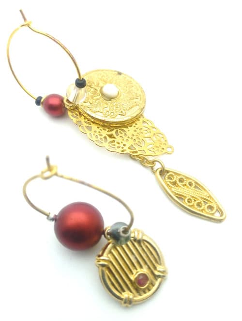 Boucles d'oreilles asymétriques vintage - Boule Rouge
