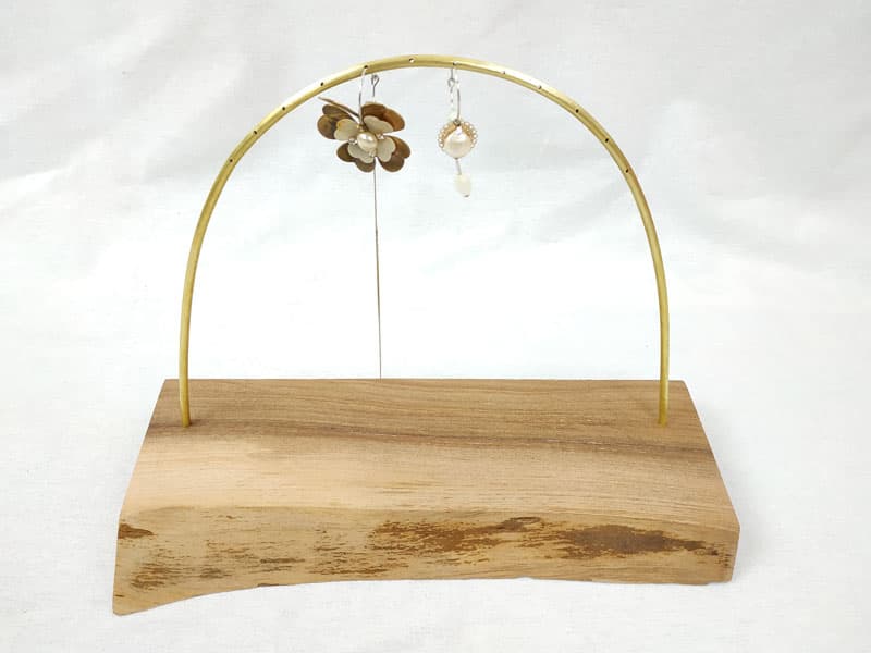 Porte boucles d'oreilles - Orme et laiton