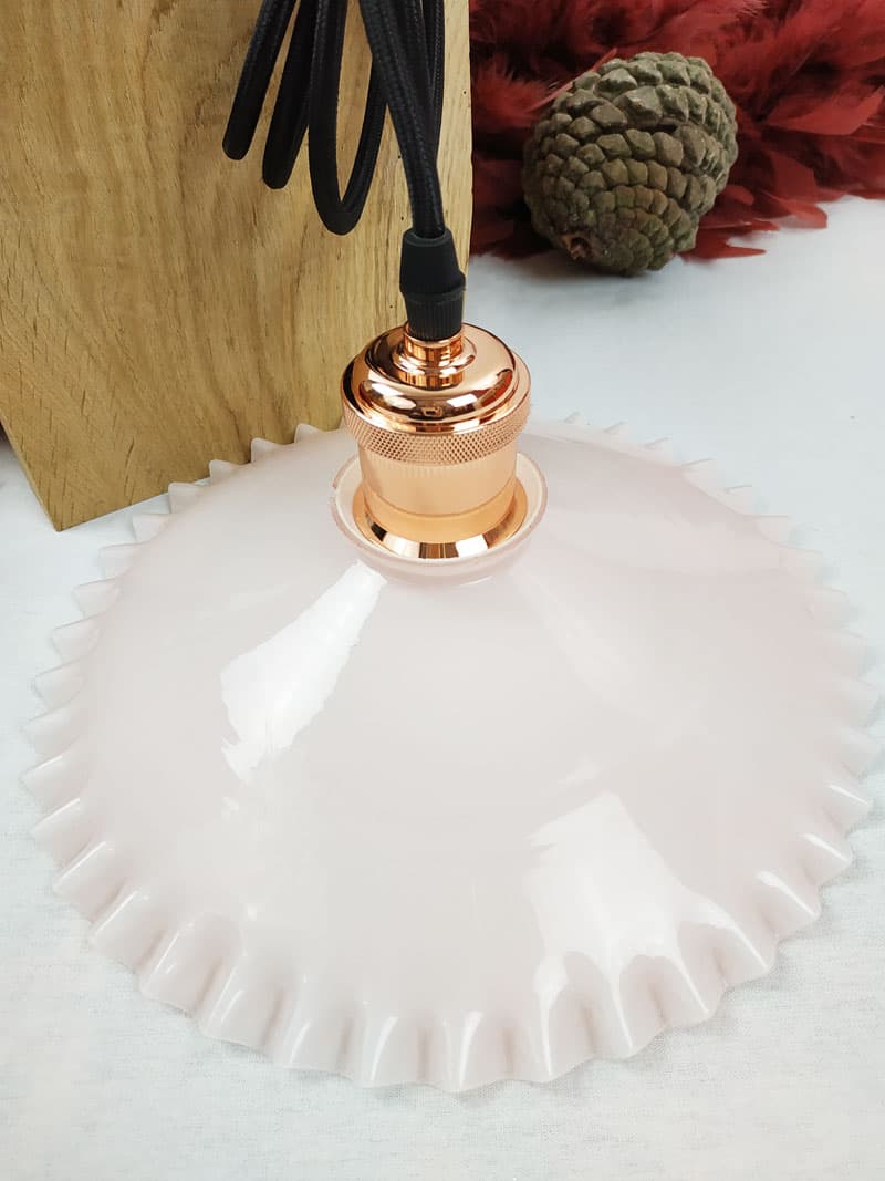 Suspension opaline dentelle et cuivrée vintage VENDU