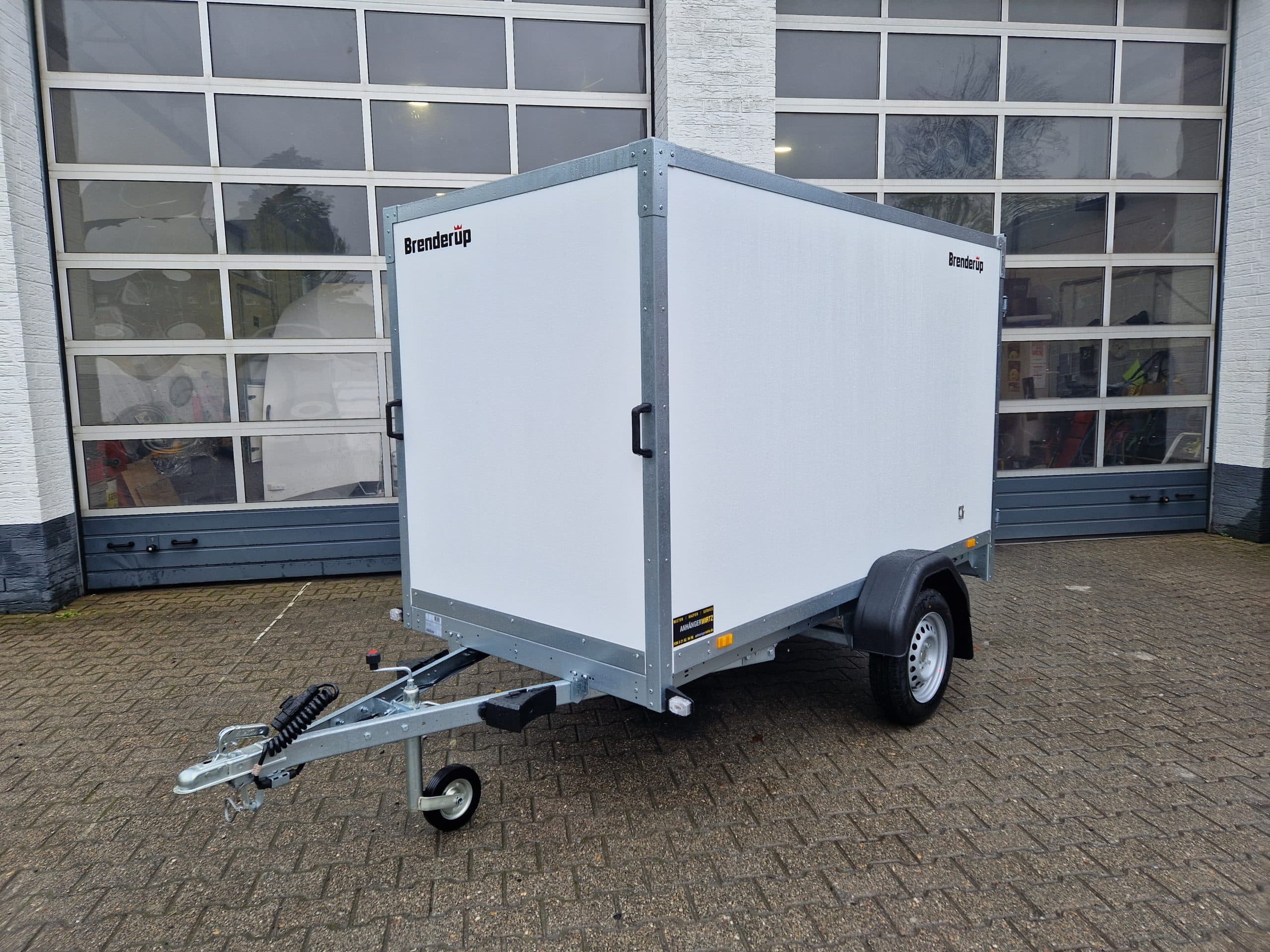 Rimorchio furgonato Brenderup Cargo Dynamic CD260 UBD 260x130x150 cm, porte posteriori, pareti alveolari, S, 750 kg