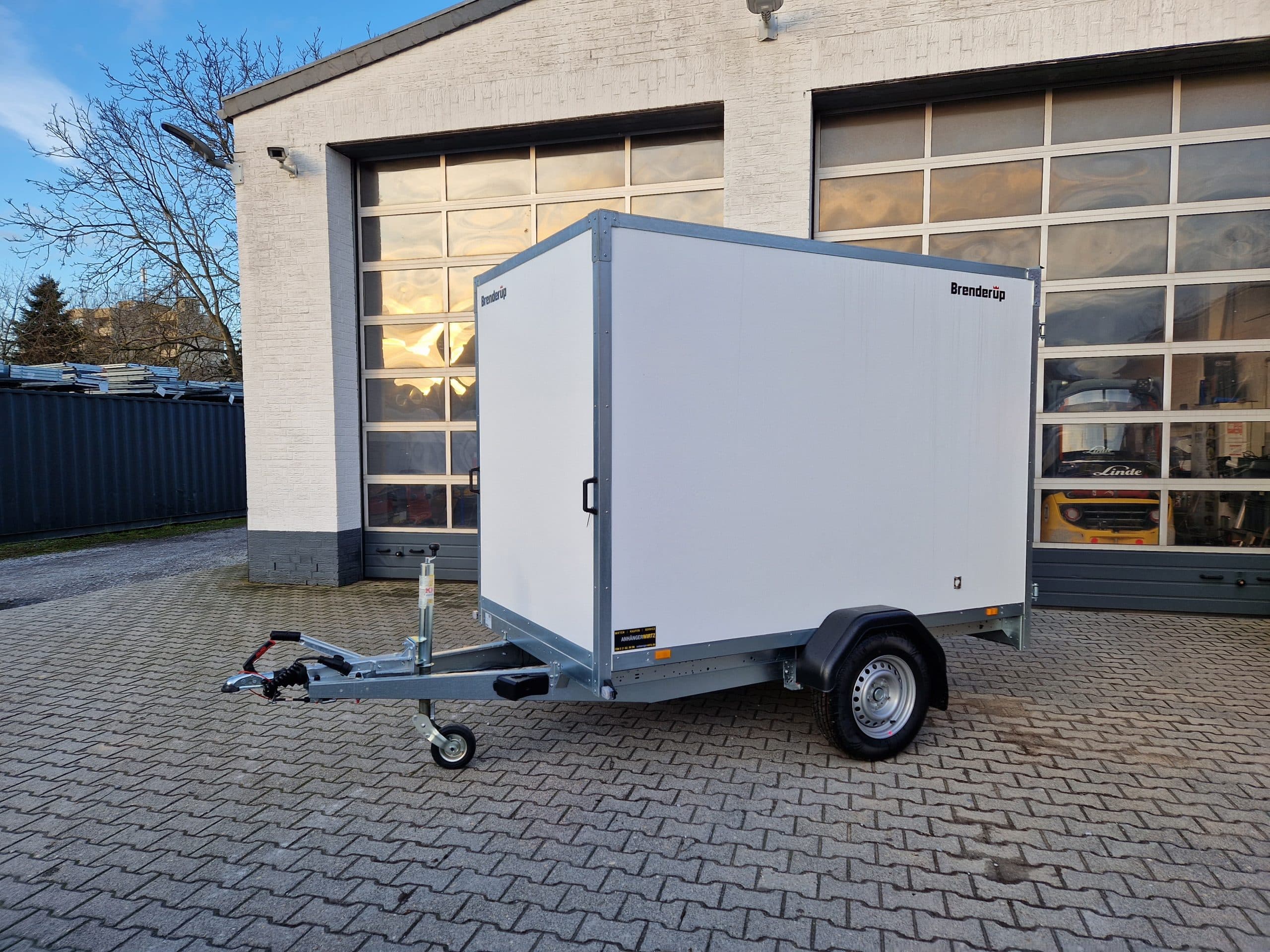 Rimorchio furgonato Brenderup Cargo Dynamic CD260 BD 260x155x185 cm, porte posteriori, pareti alveolari, S, 1300 kg