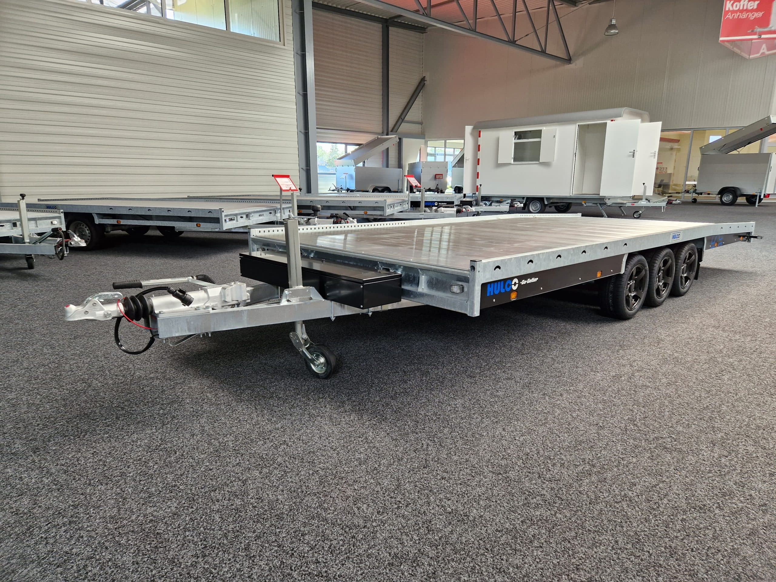 HULCO CARAX-3 3500 Go Getter 540x207 cm, pianale in alluminio, cerchi neri, LED, tridem, 3500 kg