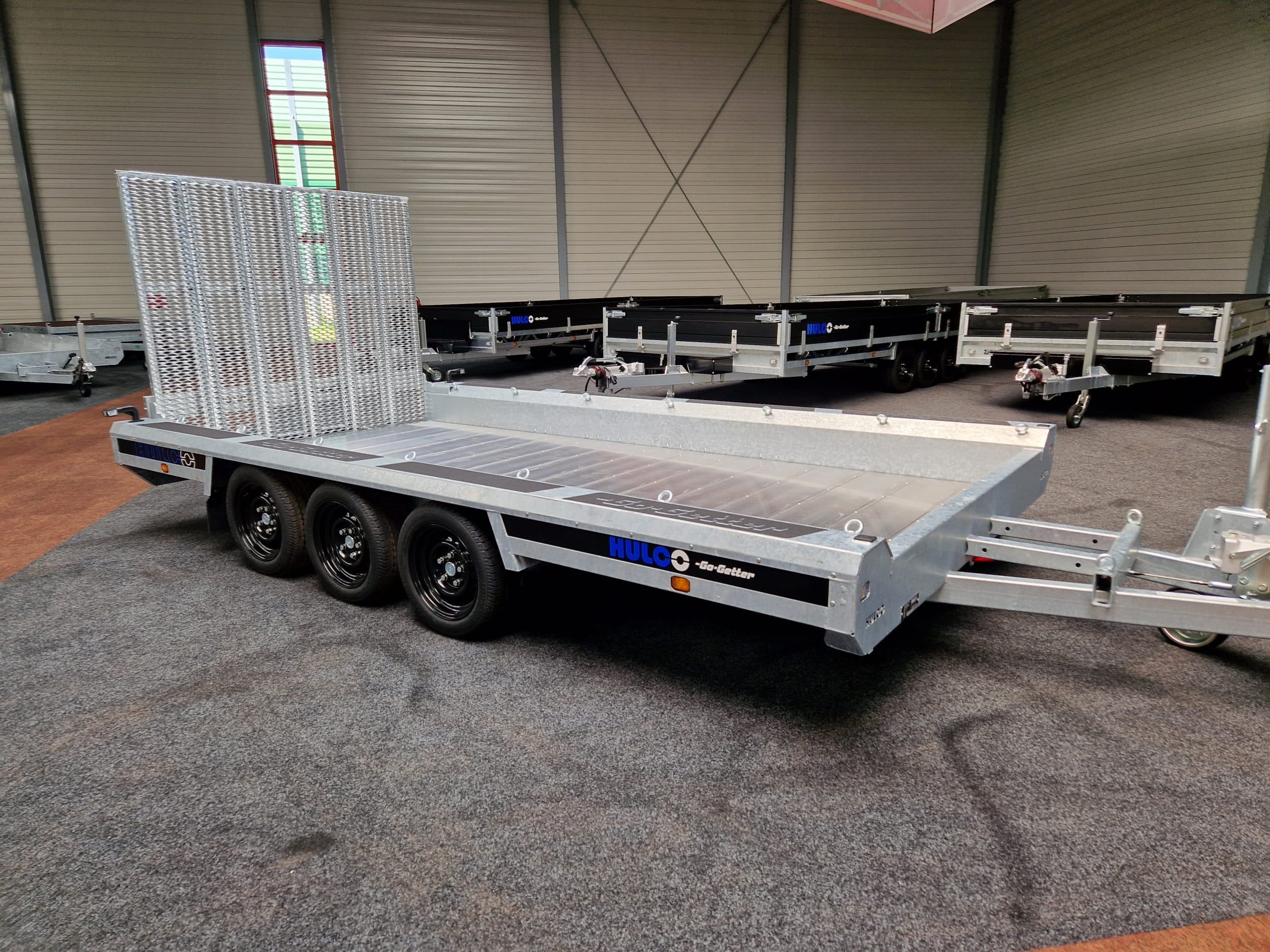 HULCO TERRAX-3 Go Getter con pianale in alluminio 394x180x27 cm, rampa posteriore 150 cm, LED, tridem, 3500 kg