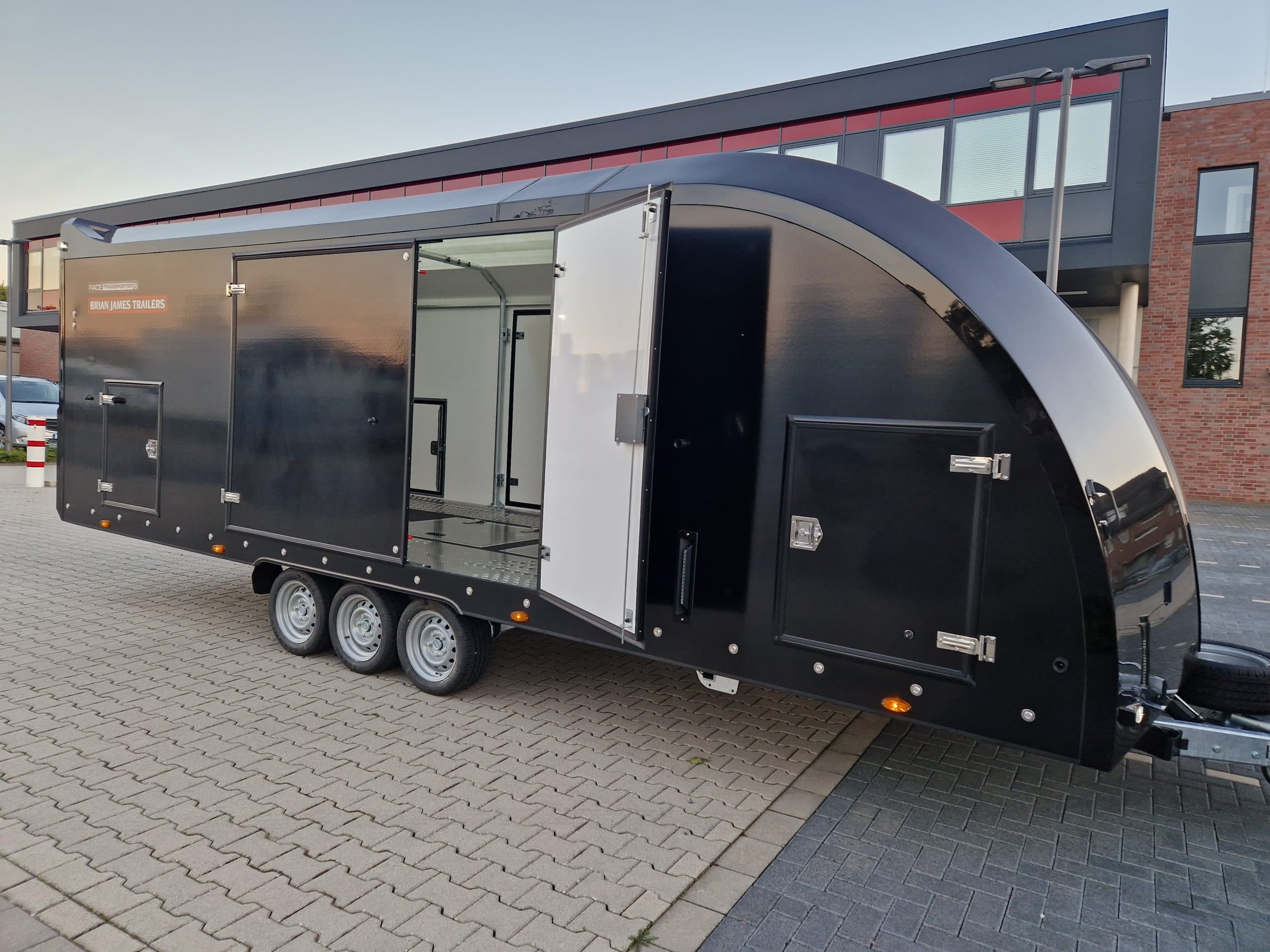 BJT Race Transporter 6 396-3060 650x235x189 cm, nero, RFS ASR, 13", 3500 kg, prima immatricolazione