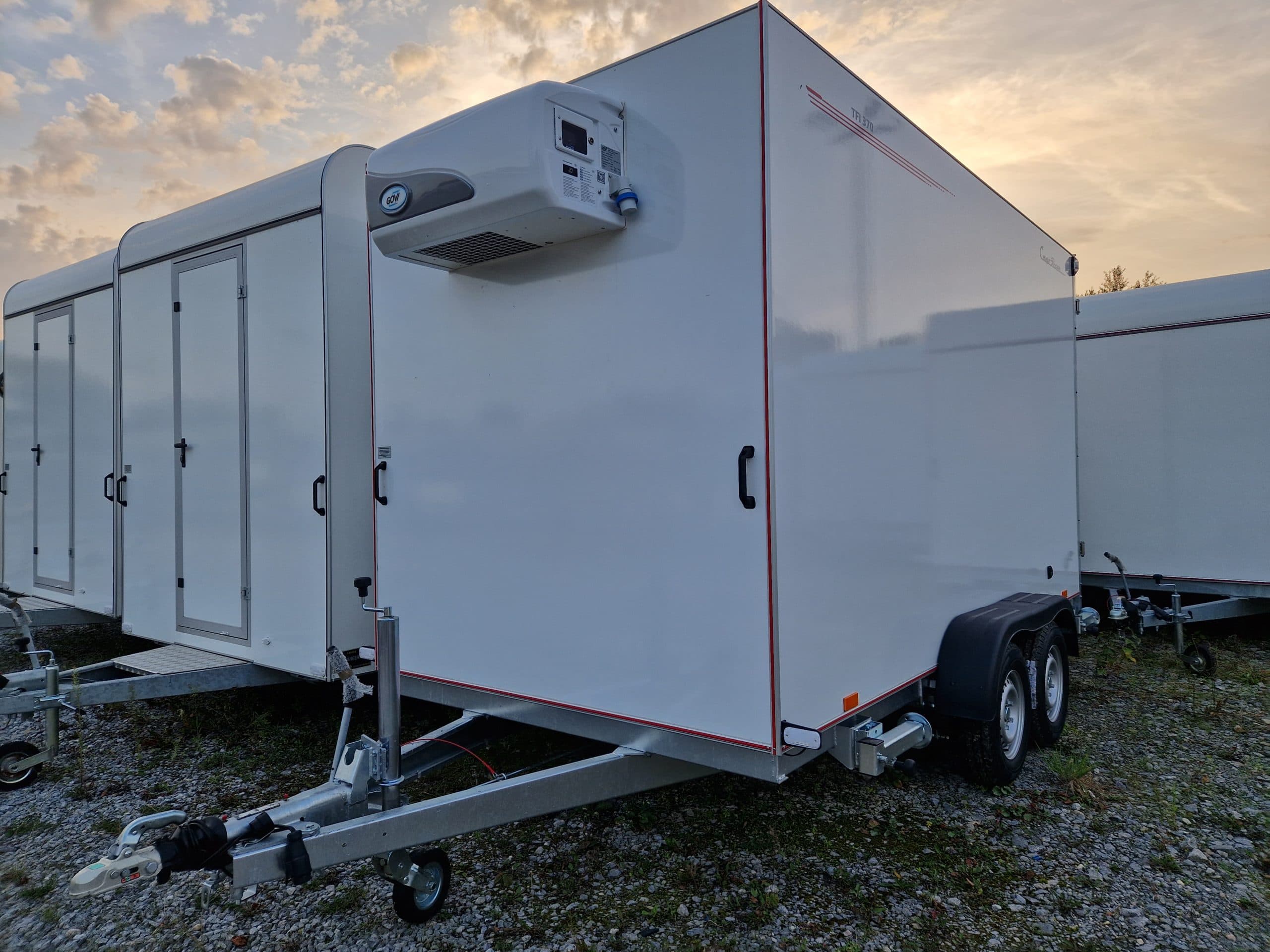 Rimorchio refrigerato Cargo Therm TFI 370T 370x180x200 cm per alimenti HACCP con GOVI Arktik 2000, 100 km/h, 2700 kg