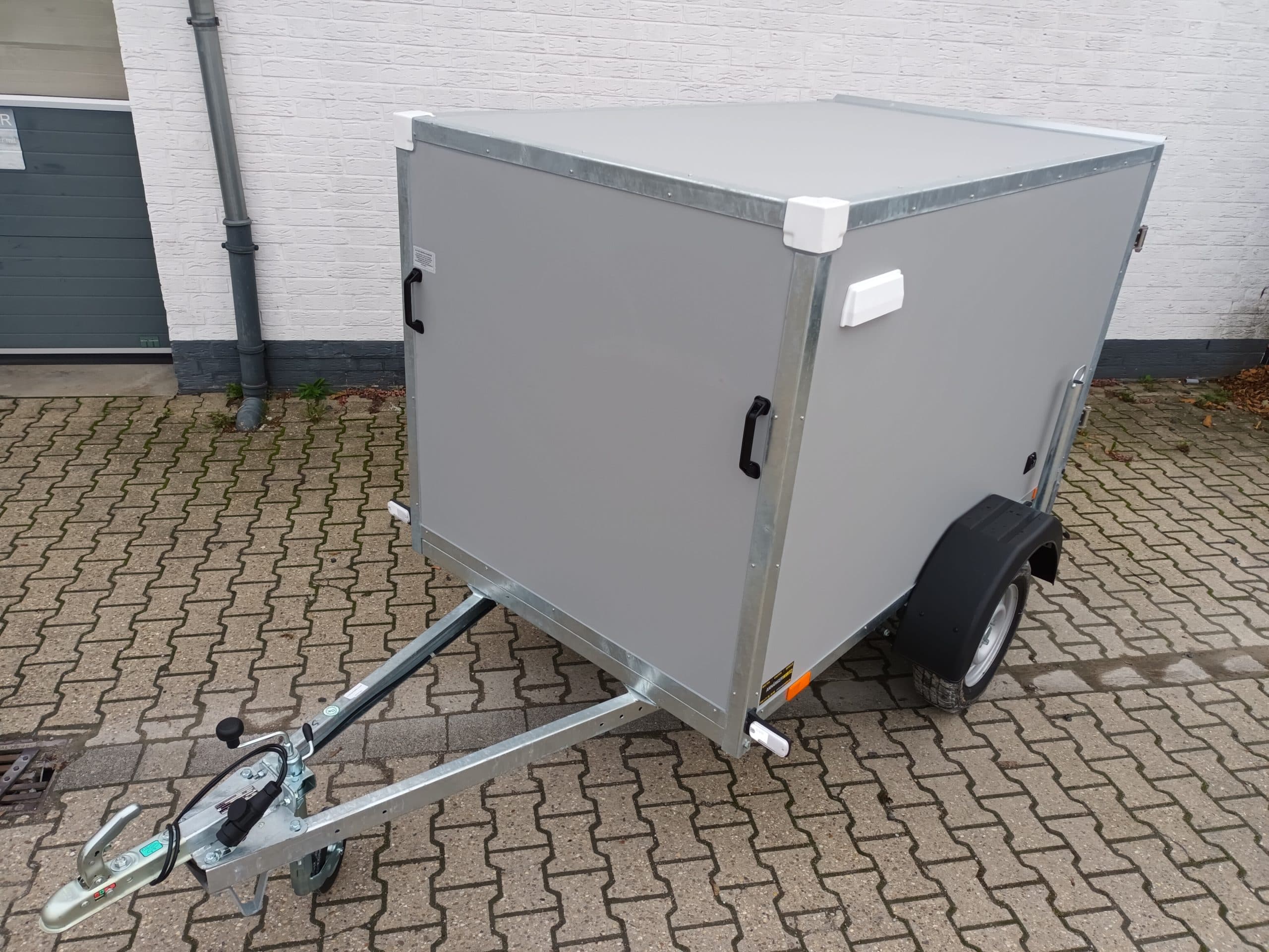 Rimorchio furgonato Kargo TFDG 210.00 210x125x120 cm, plywood grigio, porte posteriori, sistema di ancoraggio, 750 kg, 100 km/h