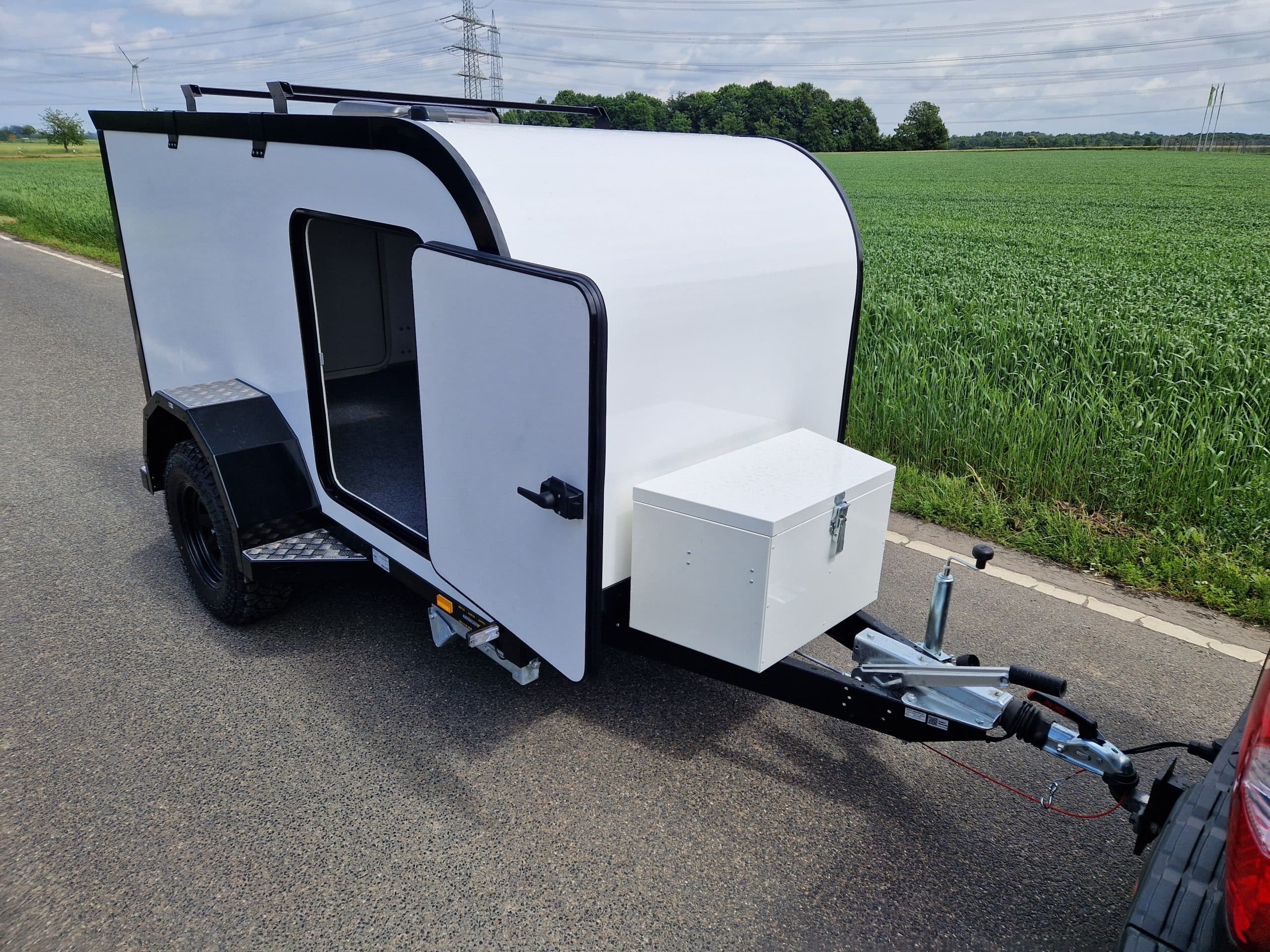 Cargo Base Camp offroad M 290x148x128 cm, solare 12 Volt, barre sul tetto, 1350 kg, 100 km/h
