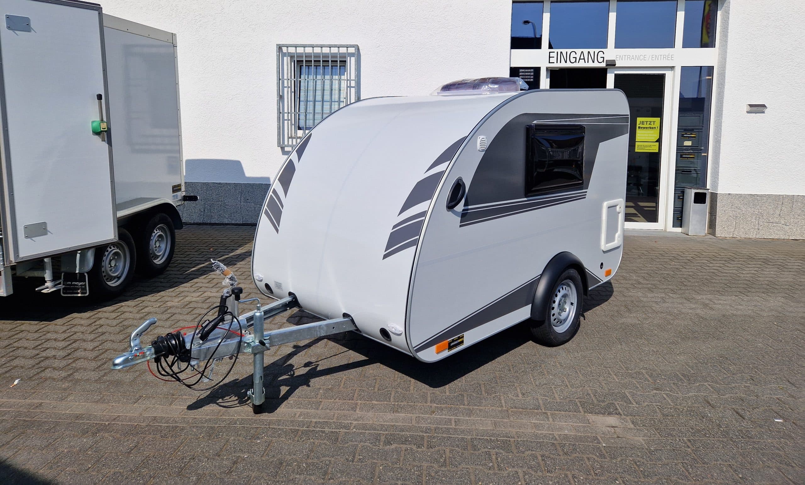 Mini camper Mini Tommy TMC25 Basic 252x140x121 cm, 750 kg, frenato, 100 km/h, modello 2026
