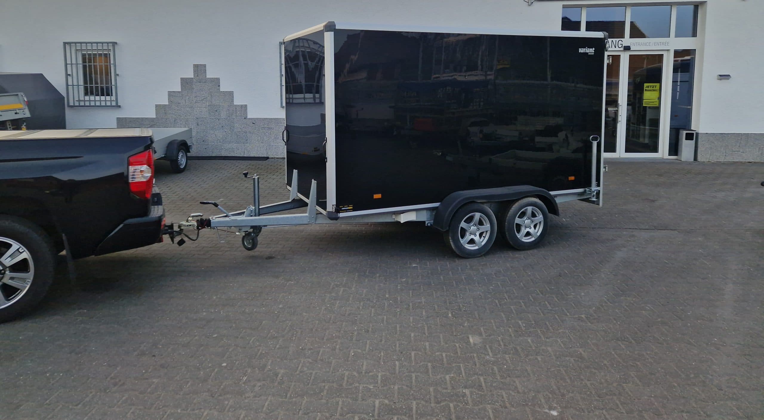 Rimorchio furgonato Variant 2517 C4 Edition Black 346x168x188 cm con cerchi in lega 2500 kg 100 km/h