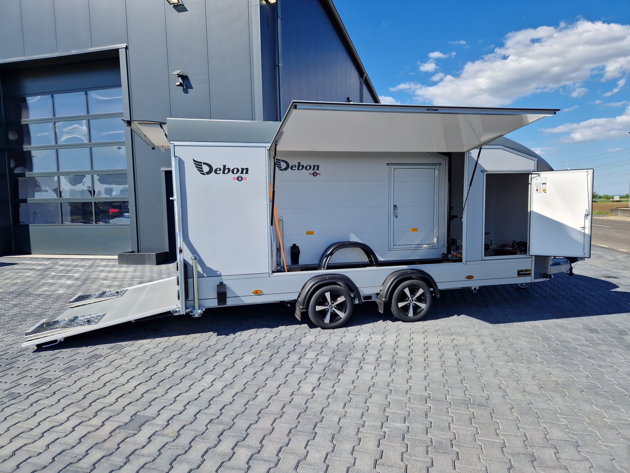 Rimorchio furgonato Cargo Roadster 1000 480x200x206 cm, grigio, sportelli laterali, Premium Car, Pullman, 3500 kg, 100 km/h, 2026