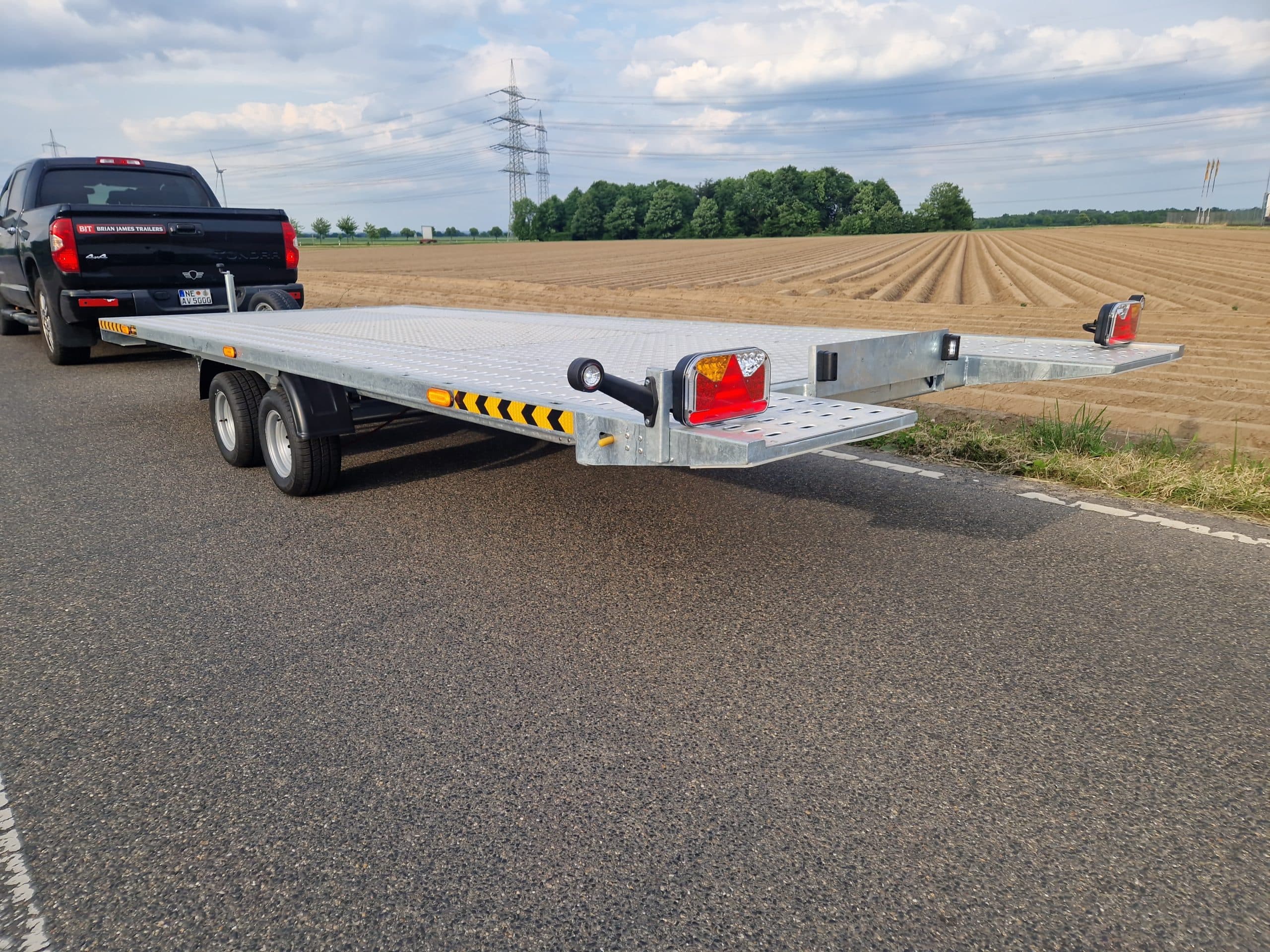 Rimorchio trasporto auto Cartrailer Expert 3050 easyload black 500x216 cm, pianale inclinabile, ruota di scorta 10", 3000 kg