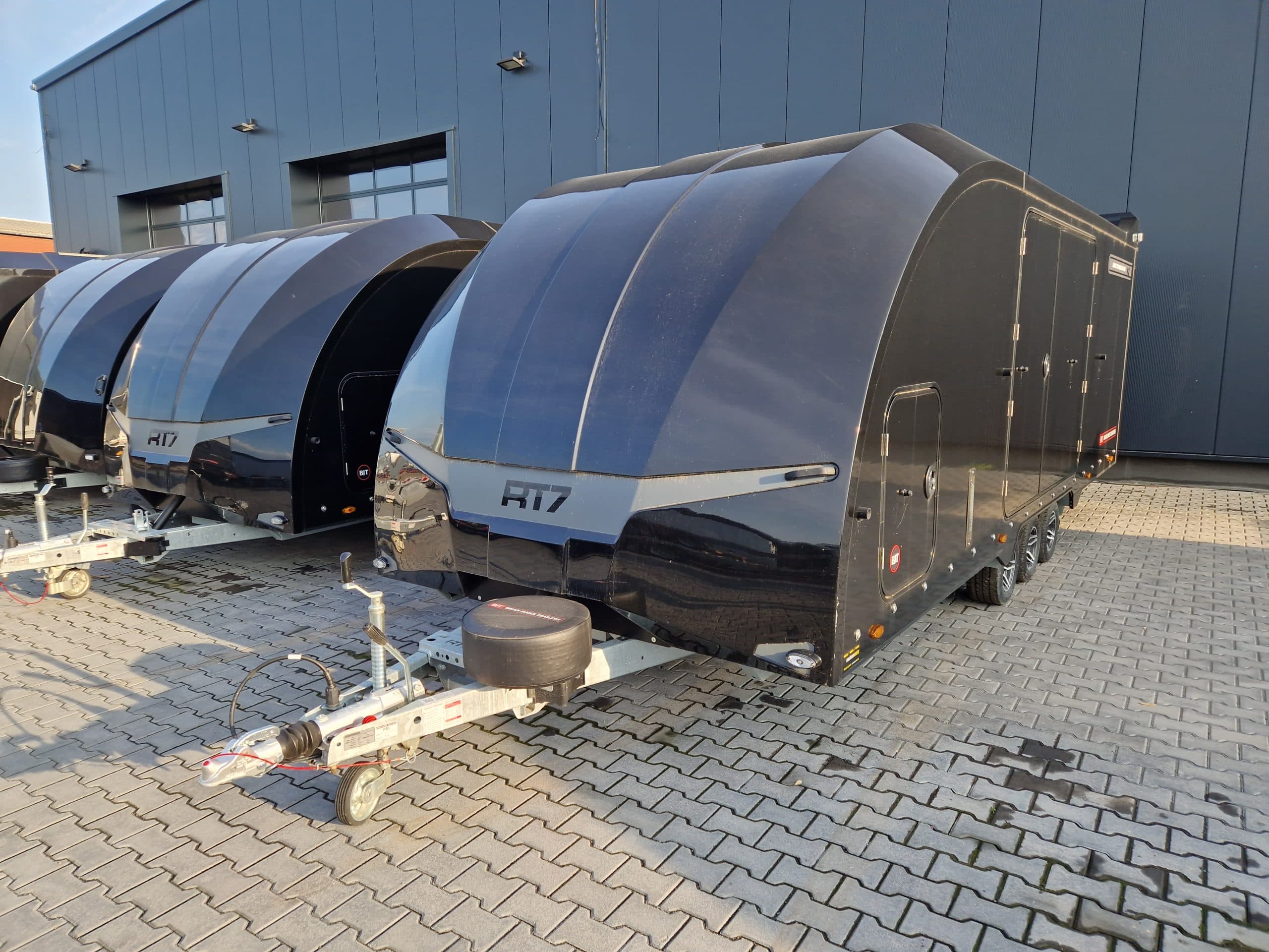 BJT Race Transporter 7 397-6023-35-3-10-B 600x228x189 cm, nero, cerchi in lega, tridem, 3500 kg