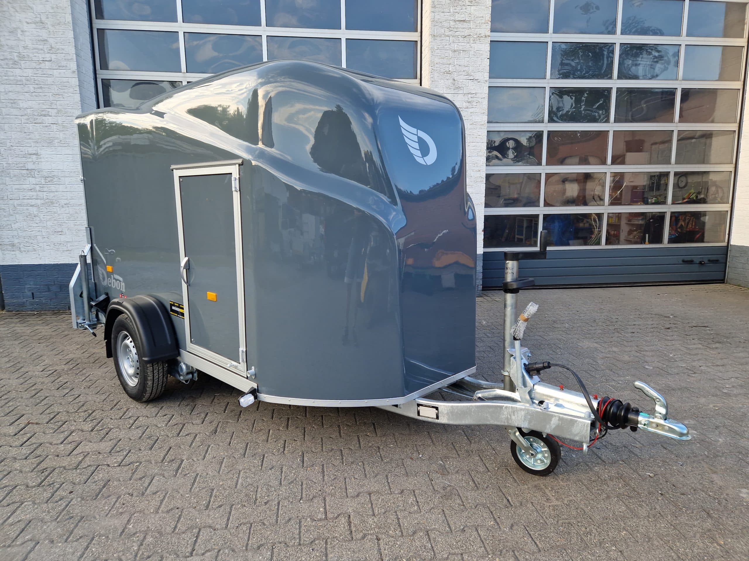 Debon Cargo 1300 300x152x168 cm Irongrey, porta laterale, 1300 kg, Pullman, 100 km/h