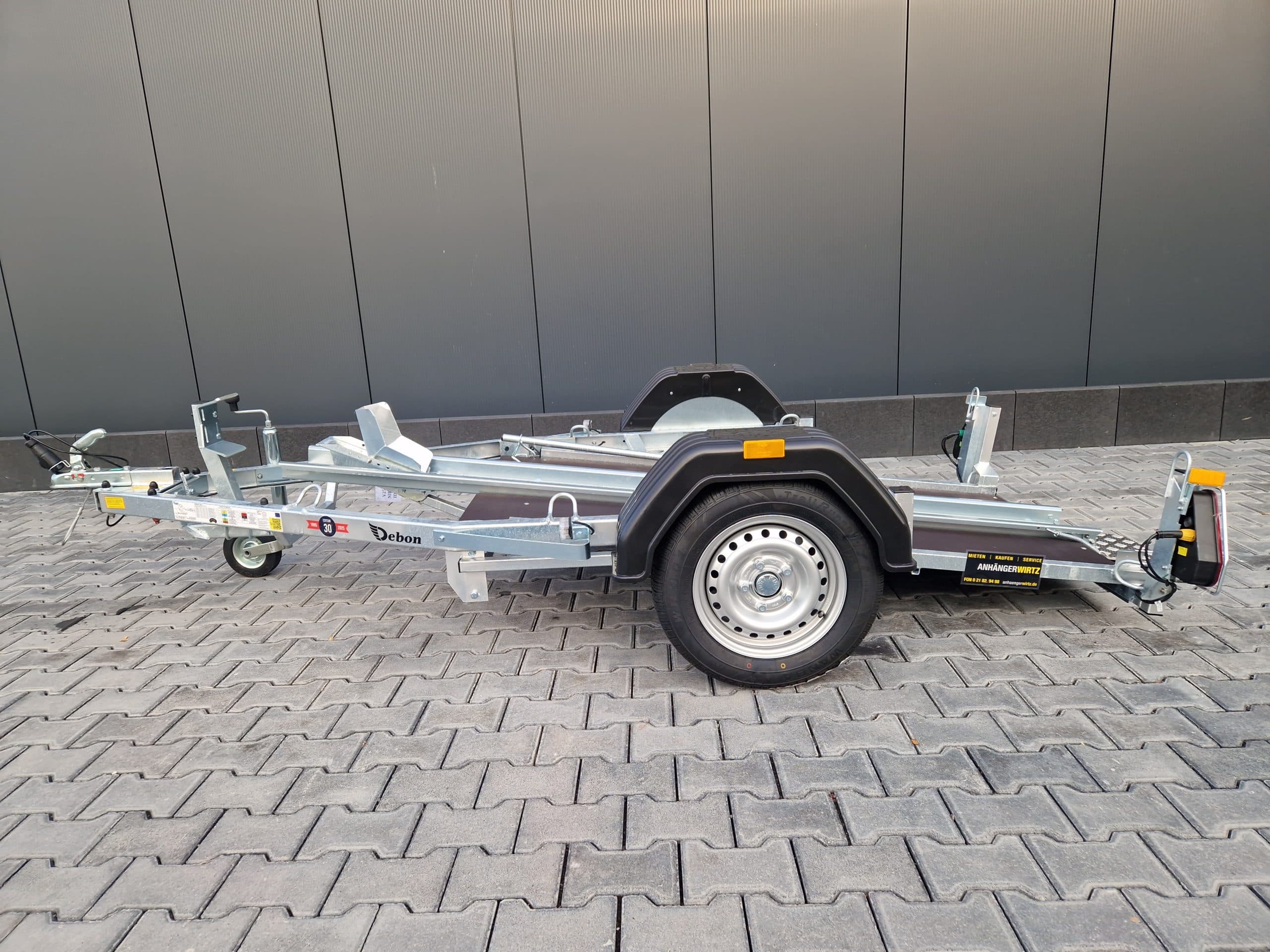 Rimorchio per moto Roadster Moto 1 con pianale ribaltabile, 750 kg