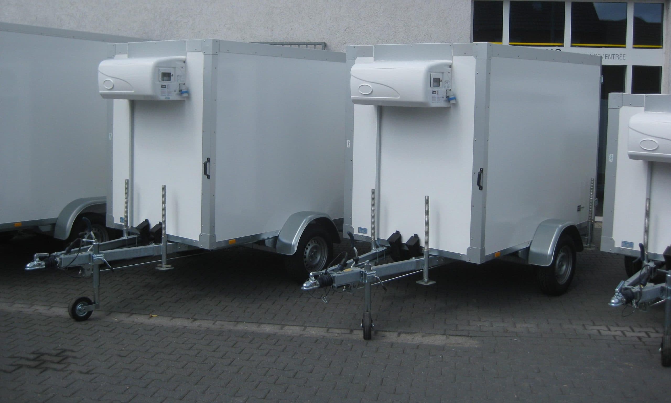 Rimorchio refrigerato AZKF 1325/145 243x144x180 cm, gruppo frigorifero GOVI 230 Volt, Serie 60 Frioliner, offerta 2026