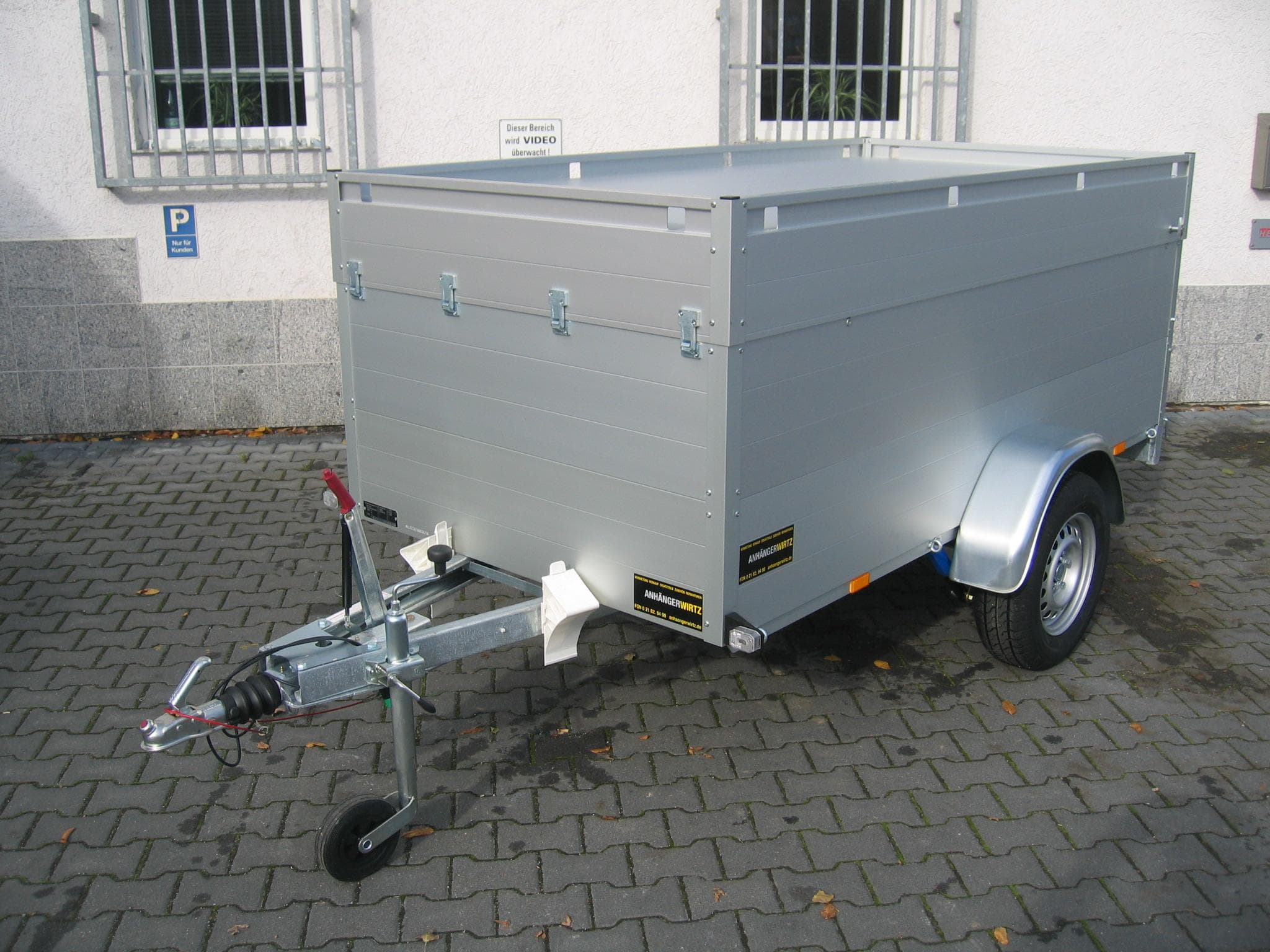 Rimorchio con coperchio ALUBOXX GTB 1200 VT1 251x126x83 cm, S, 1160 kg, offerta aprile