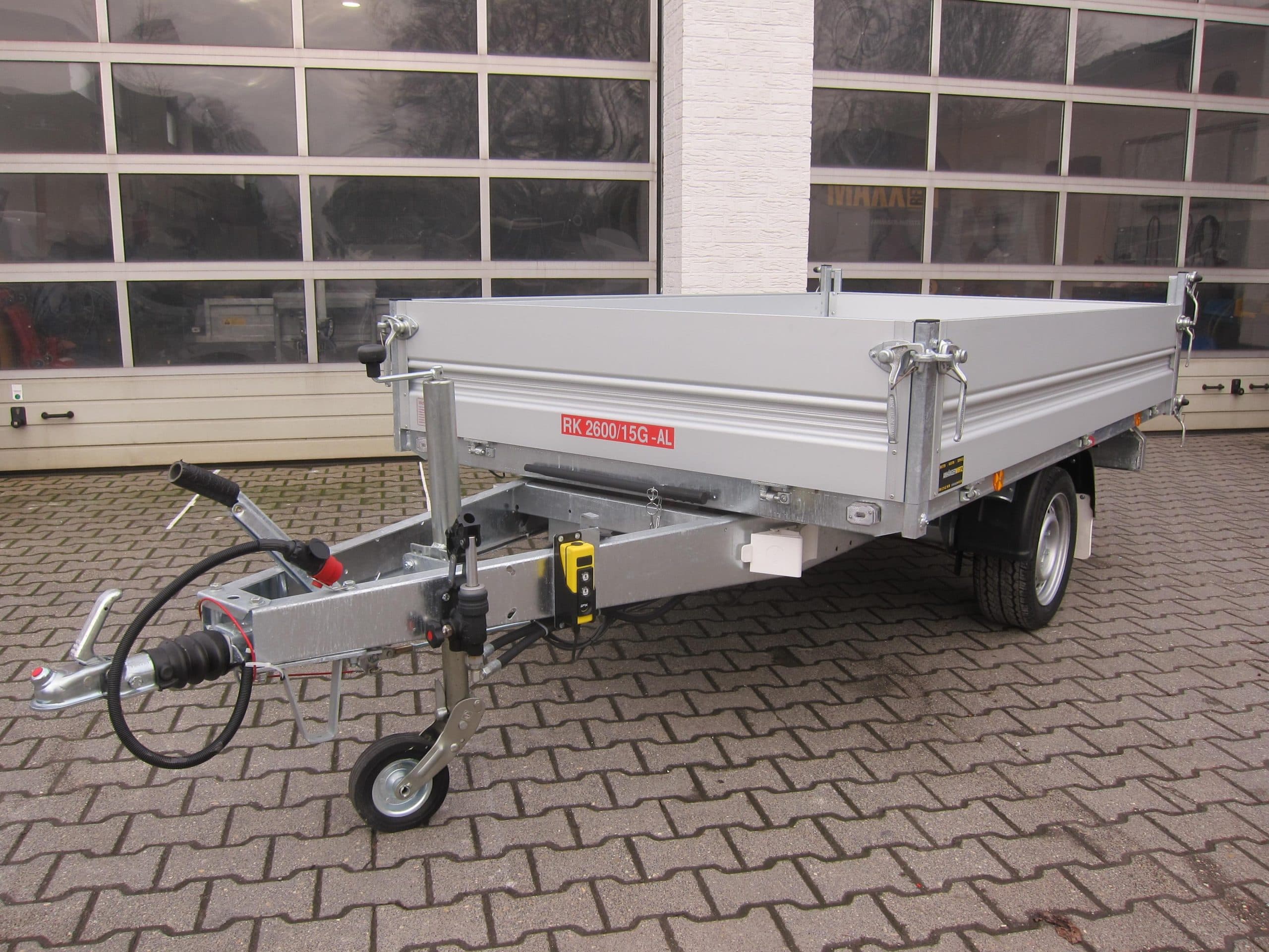 Pongratz ribaltabile RK 2600/15 G-AL elettrico con pompa manuale di emergenza, 260x151x36 cm, pianale in acciaio, sponda pendolare, 13", 1800 kg