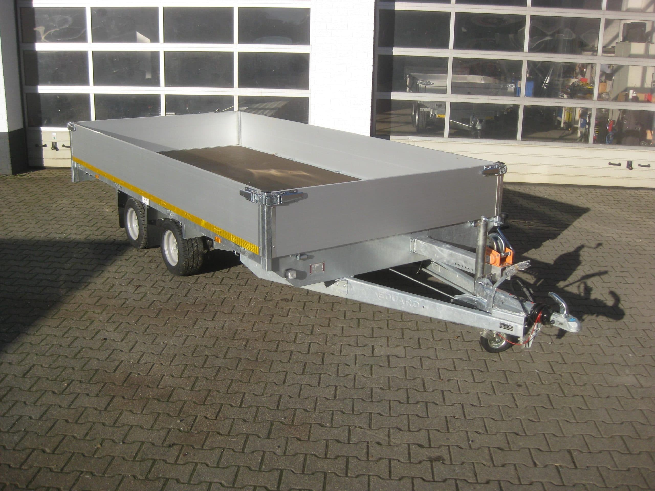 Trasportatore multiuso 406x200x40 cm, rampe di carico, telaio ribassato 10", altezza piano 56 cm, 2700 kg