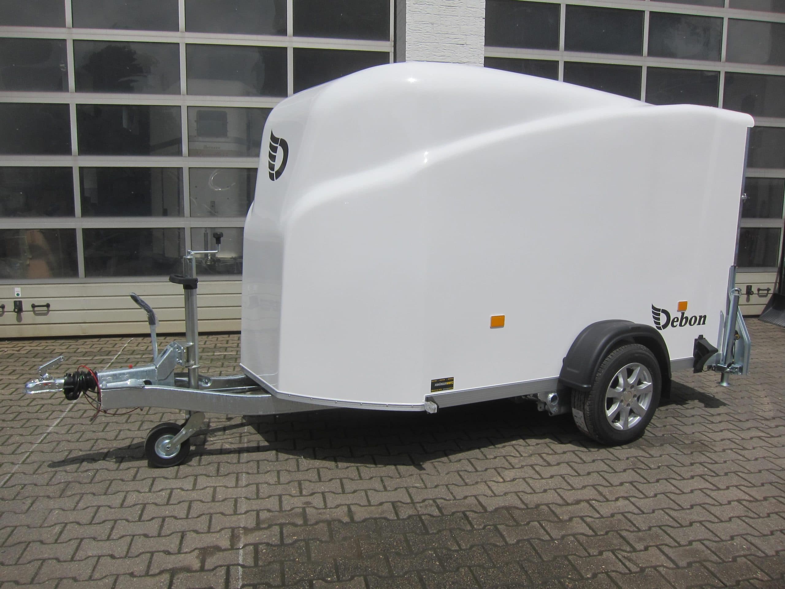 Debon Cargo 1300 300x152x168 cm bianco, cerchi in lega Darkline, aerodinamico Pullman II, 100 km/h, 1300 kg