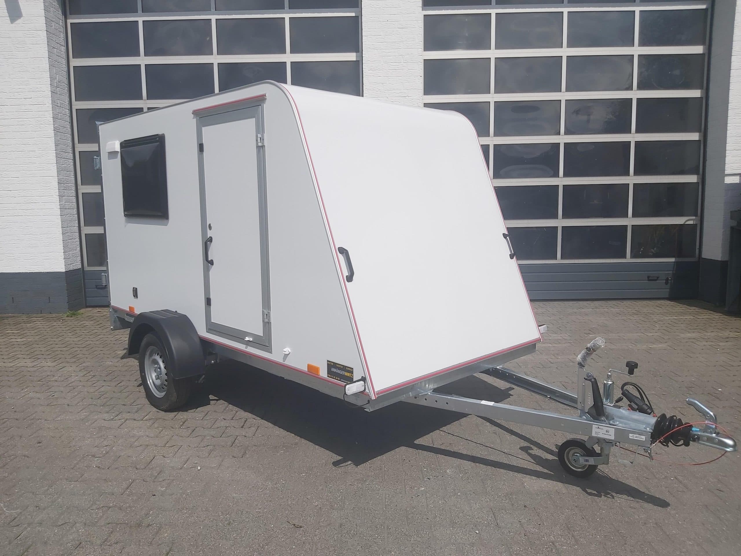 Kargo Camp TFS S Midi 320x150x150 cm aerodinamico con porta laterale, finestre e impianto 230V (S) 750 kg frenato modello 22