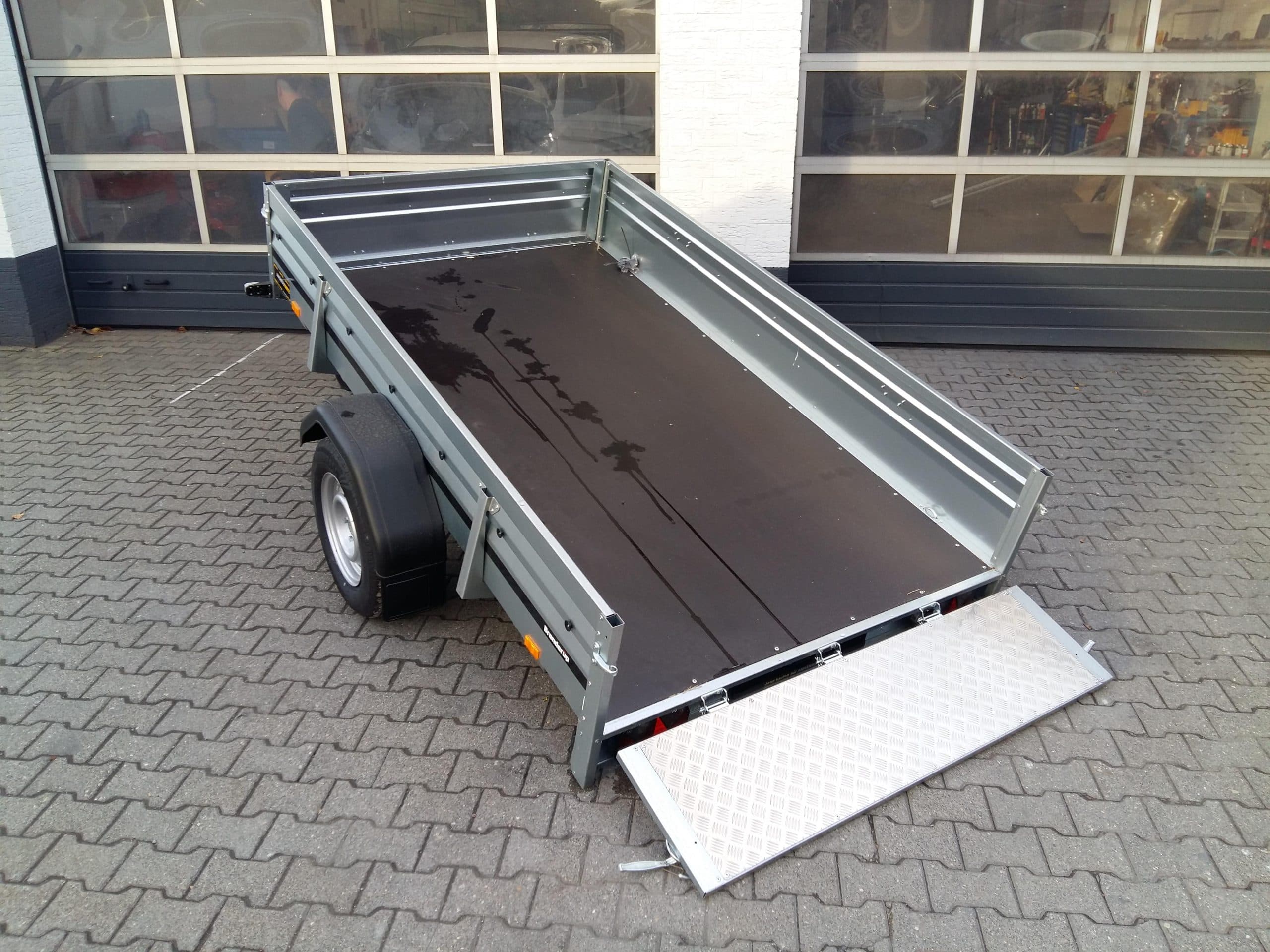 Brenderup 2300 WSB 301x153x40 cm in acciaio, ribaltabile, con rampa posteriore e sponda anteriore ribaltabile (M), 1300 kg