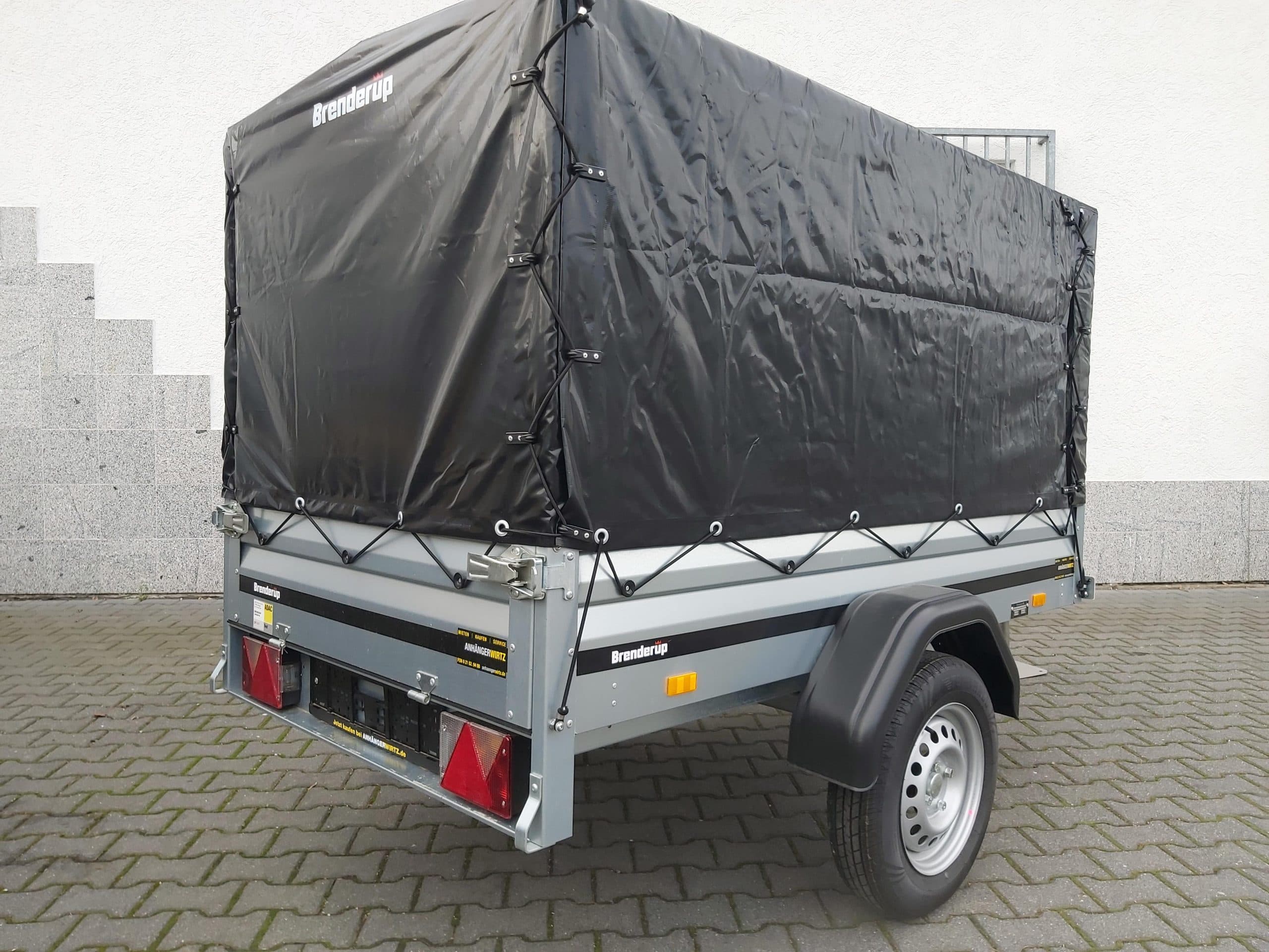 Rimorchio Brenderup 1205 S UB 750 con timone pieghevole e telone alto 117 cm Blackline 750 kg offerta