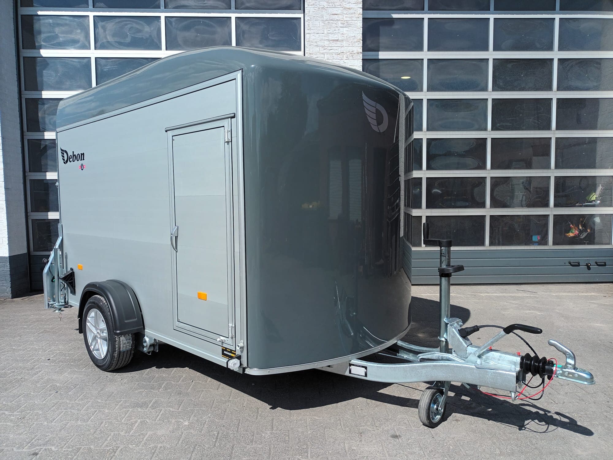 Cargo Roadster 400 312x164x184 cm alluminio/poliestere grigio irongrey con porta laterale, cerchi in lega e pianale in alluminio 1300 kg 100 km/h