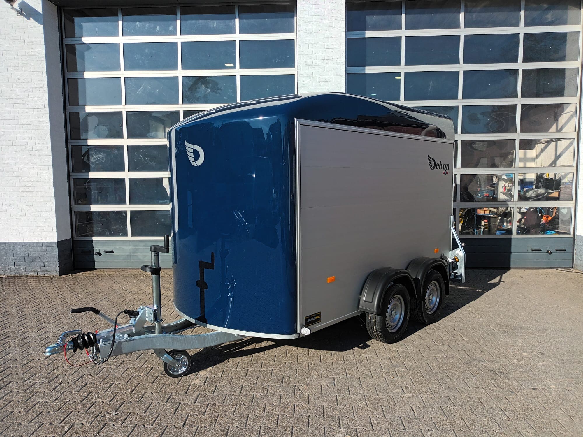 Cargo Roadster 500 312x167x199 cm, alluminio/poliestere Royal Blue, porta laterale, Pullman, 100 km/h, 2000 kg