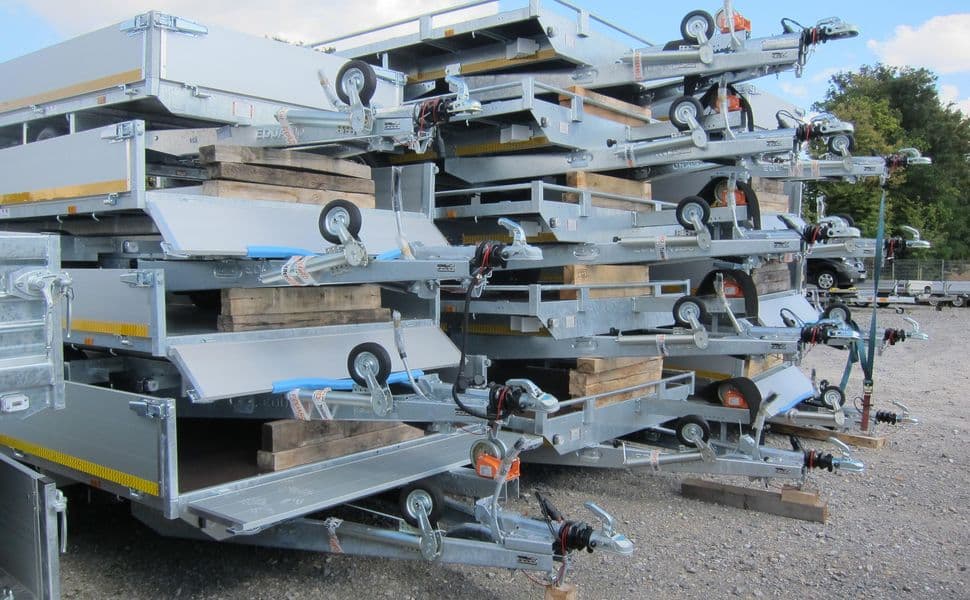 Rimorchio a pianale alto 310x160x30 cm, altezza di carico 63 cm, 13", telaio ribassato (M), 1500 kg