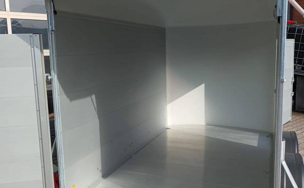 Cargo Roadster 500+ 312x167x199 cm, alluminio/poliestere grigio ferro, porta laterale, 2600 kg, 100 km/h, offerta autoscuola