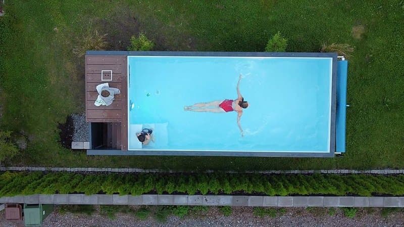 Modulares Schwimmbecken mit den Maßen 6,2 m x 2,5 m mit Gegenstromanlage, Sportbereich und Spa.