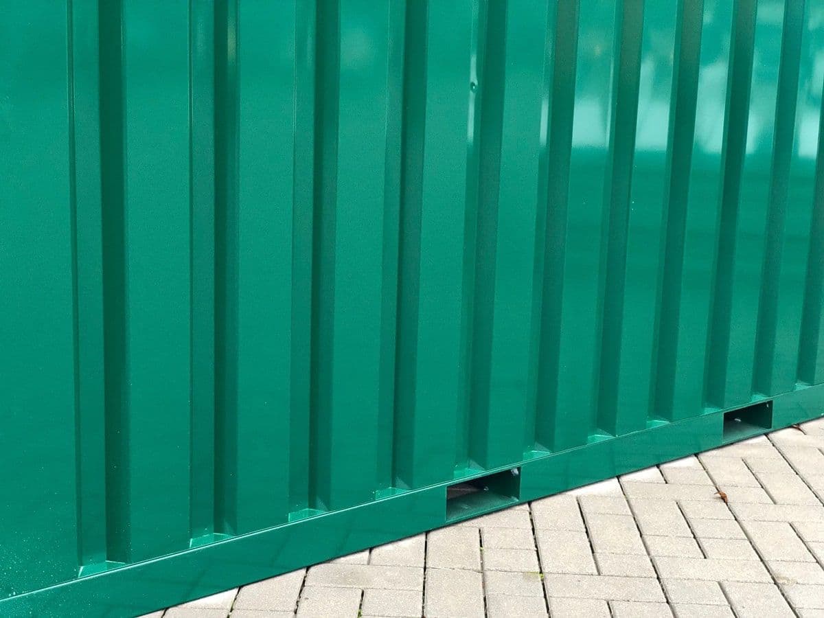 Materialcontainer MC2 lackiert RAL 6005 Moosgrün | H 2090 x B 2142 x T 2022 mm | Tür stirnseitig einflügelig