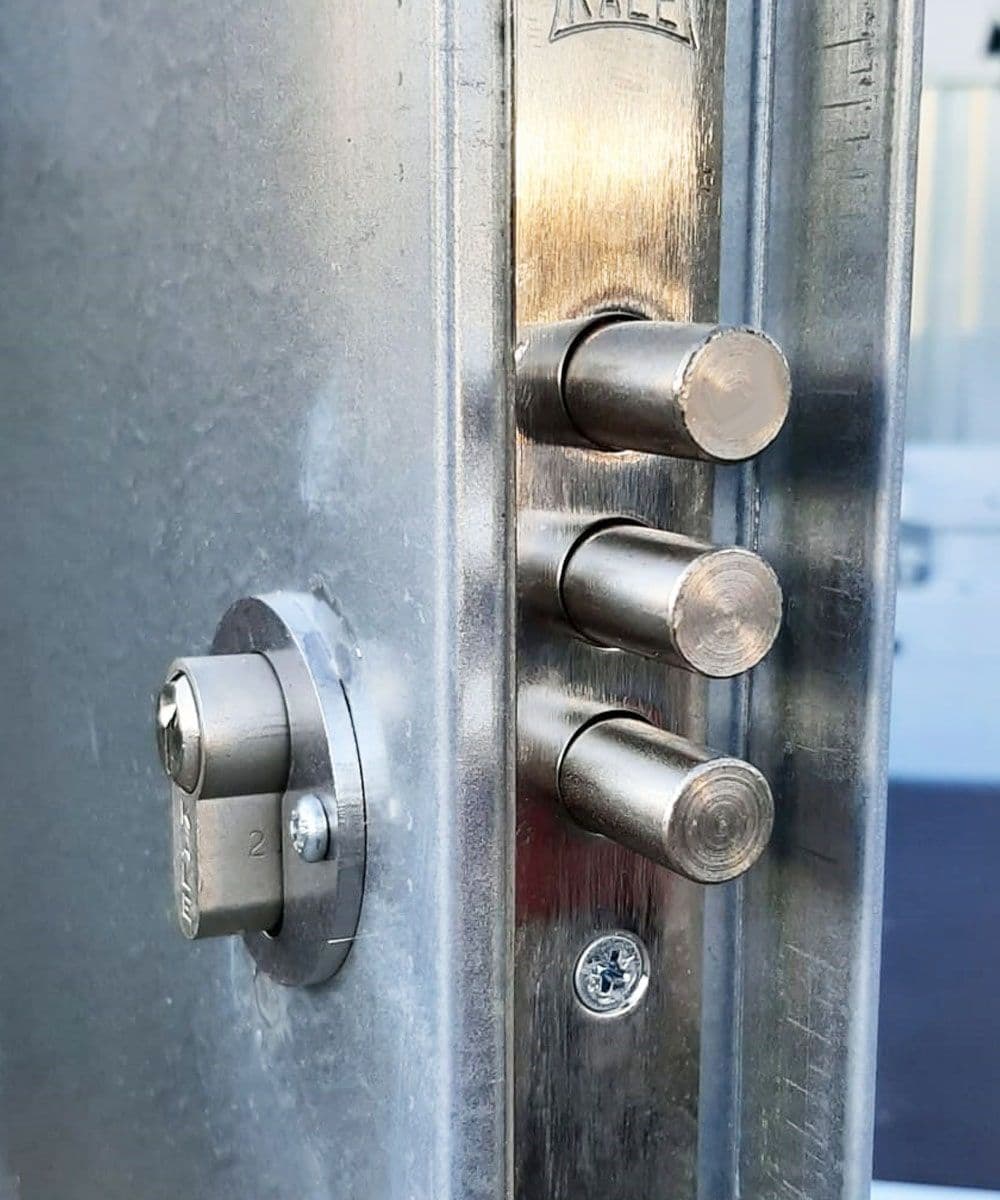 Materialcontainer MC2 verzinkt | H 2090 x B 2142 x T 2022 mm | Tür stirnseitig zweiflügelig