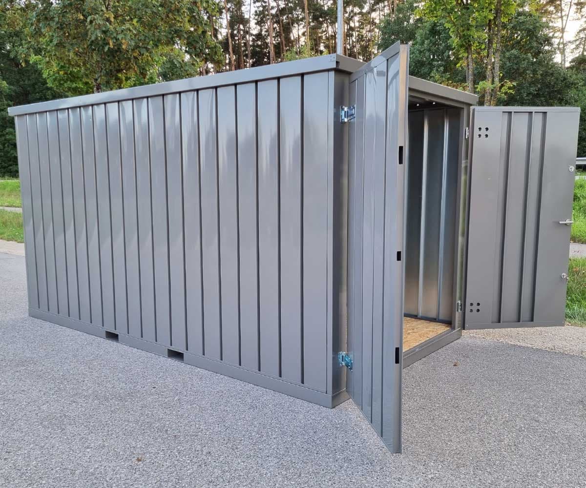 Materialcontainer MC5 lackiert RAL 7039 Quarzgrau | H 2090 x B 2142 x T 4882 mm | Tür stirnseitig zweiflügelig