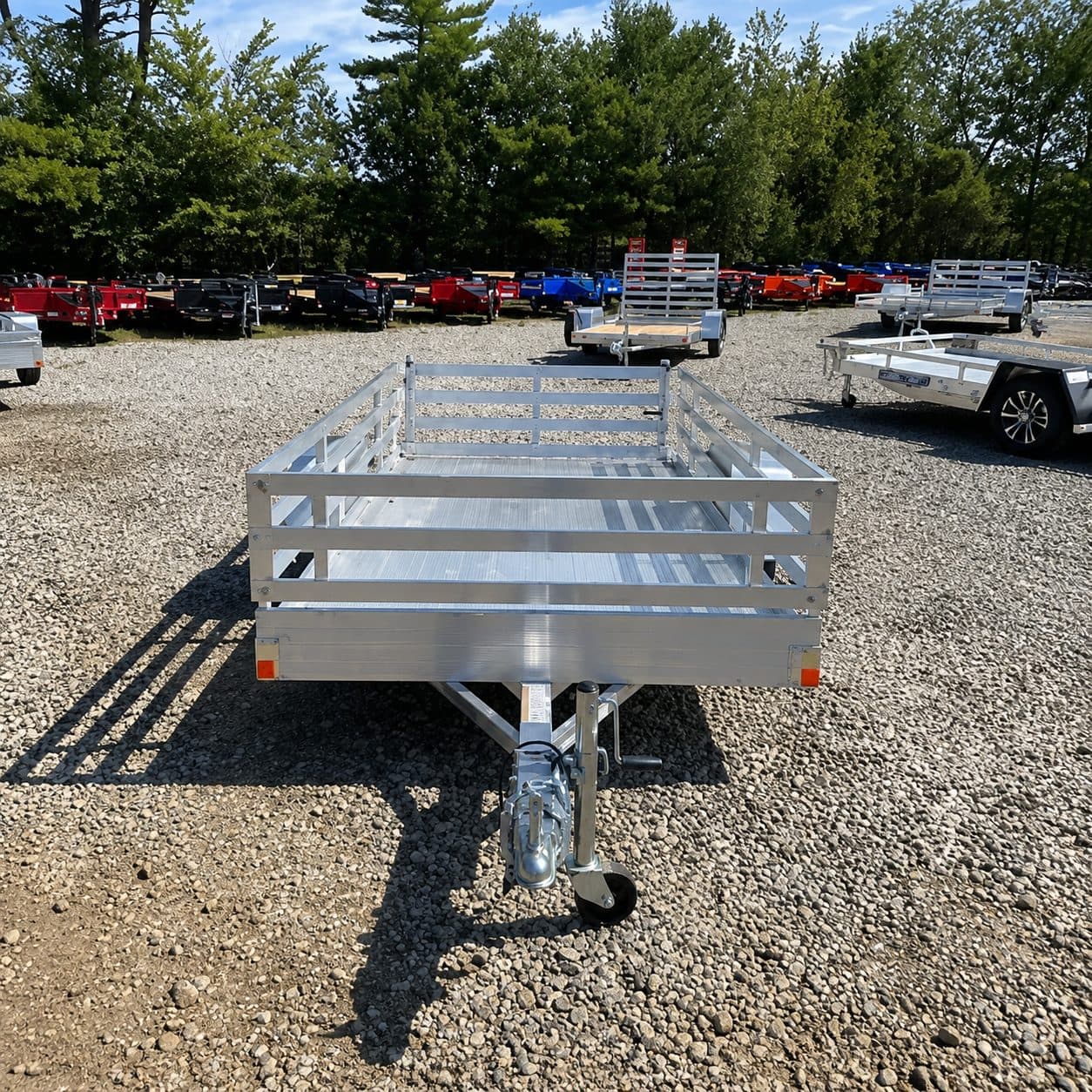 Bear Track 5,5 × 10 Aluminium-Hochlader 2.2K mit 3-Schienen-Kit (Modell 2026)