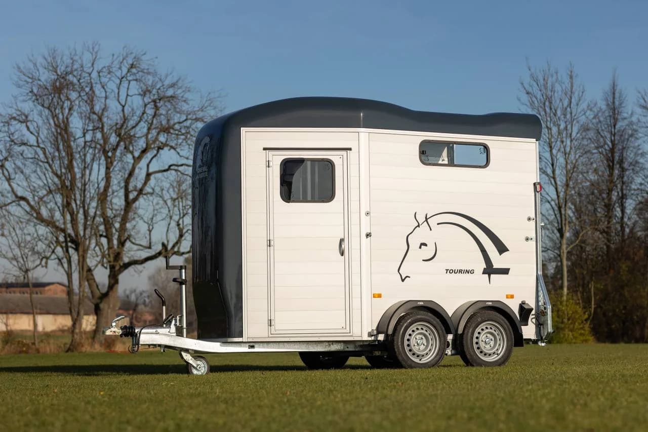 Furgón para caballos Cheval Liberté Touring Jumping Luxe – 2 plazas