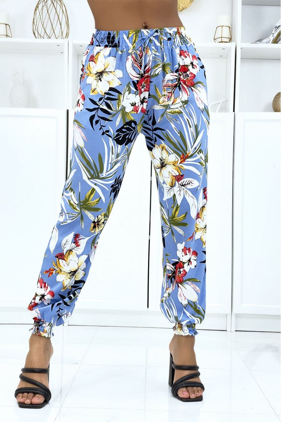 Pantalon bleu à fleurs, fluide élastique à la taille et aux chevilles 