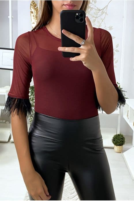 Body en tulle bordeaux avec plumes aux manches