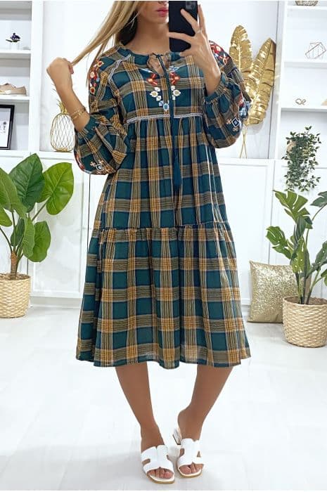 Robe verte motif écossais avec broderie