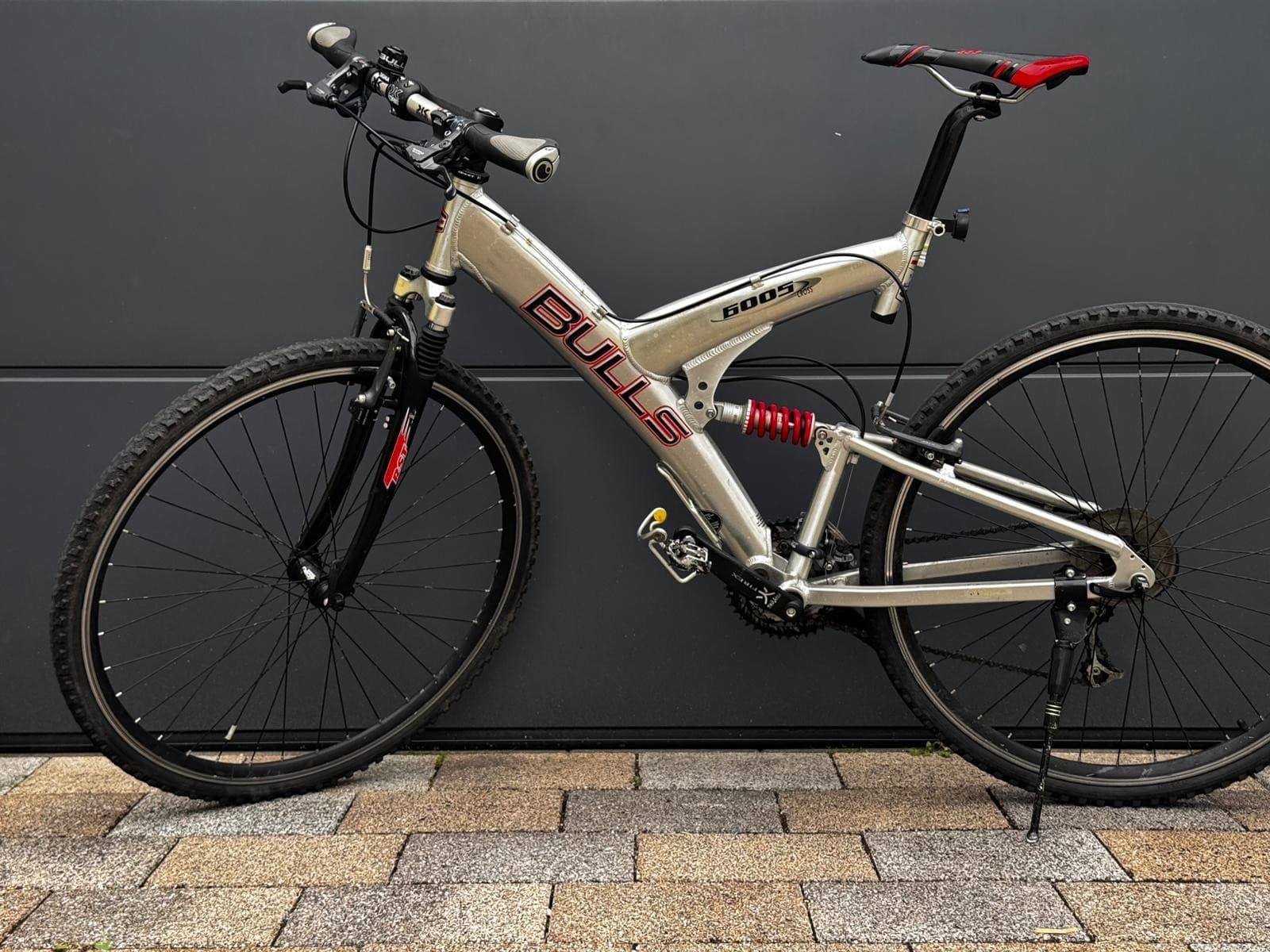 Fahrrad BULLS-Vollfederung-28 Zoll-Silber-Sportlich-vollfunktionstüchtig