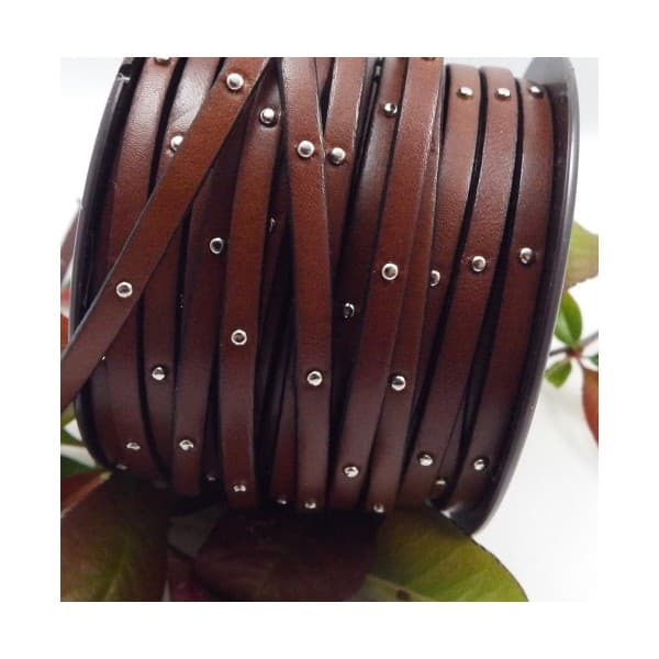 Cuir plat 5mm marron avec clous