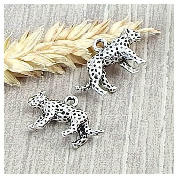 2 pendentifs leopard argente 25mm