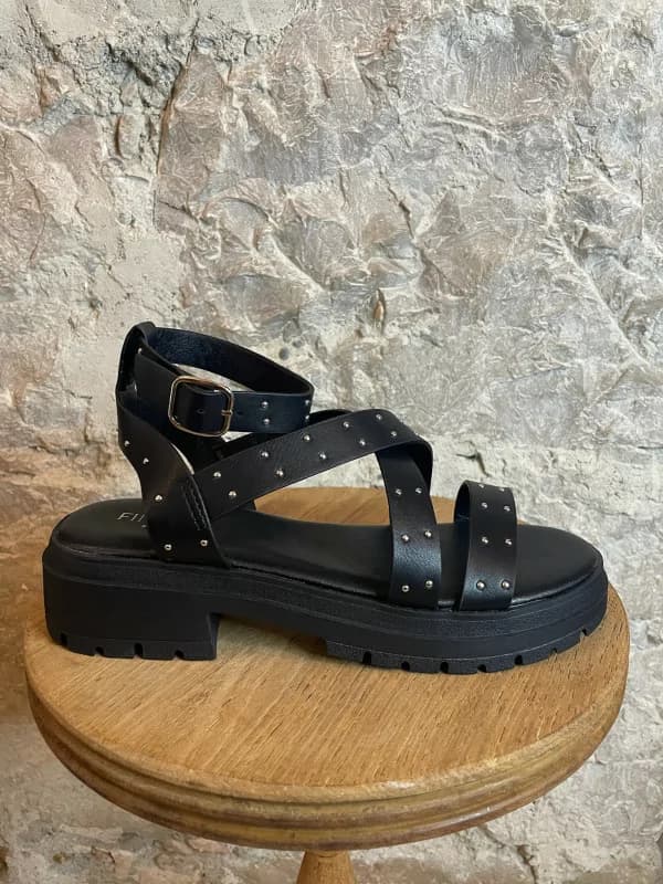Sandales noires cloutées 40