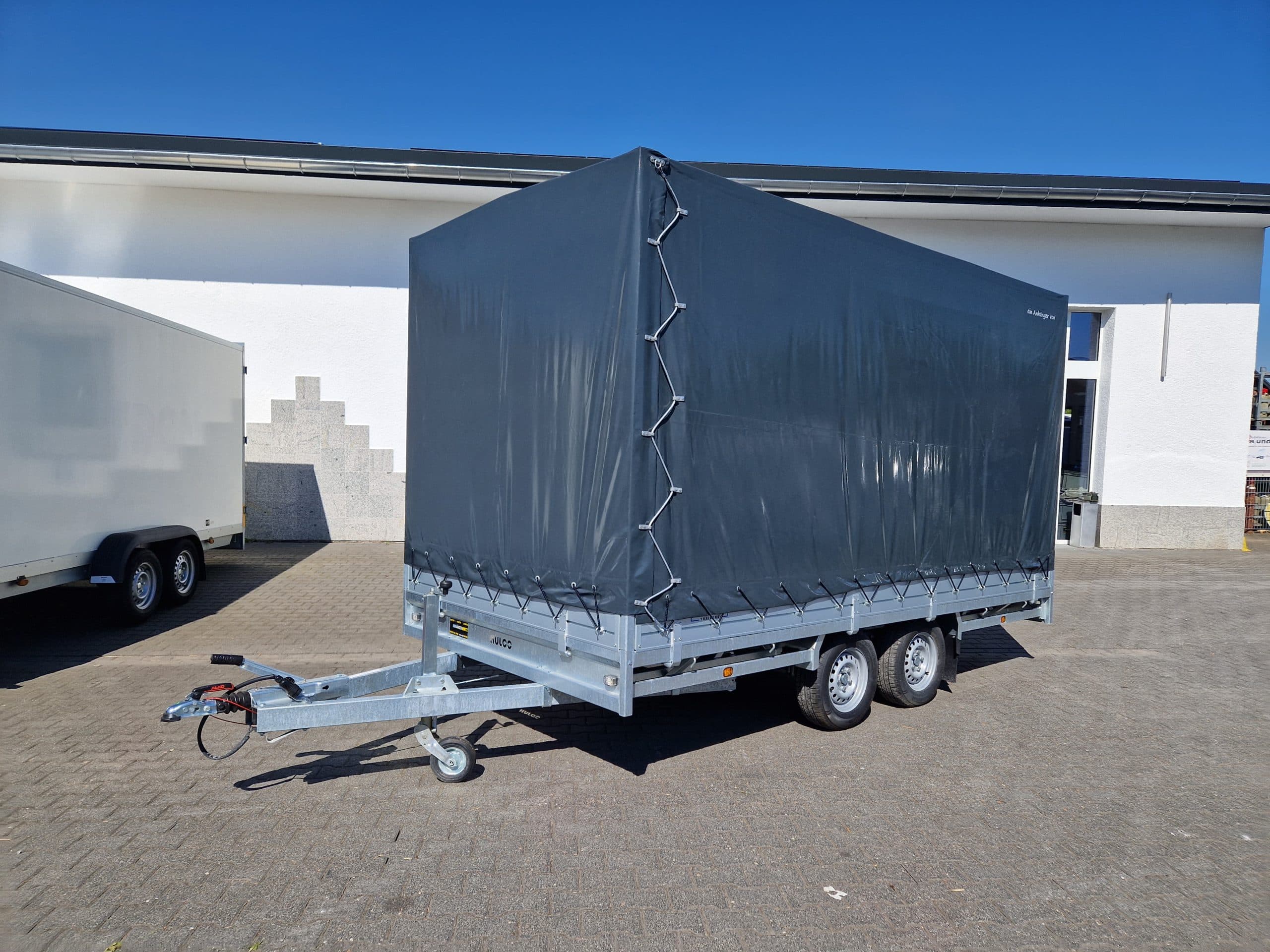 MEDAX – 2 3000 405x203x210cm Hochplane grau 12″ niedrig Fahrwerk 3000kg