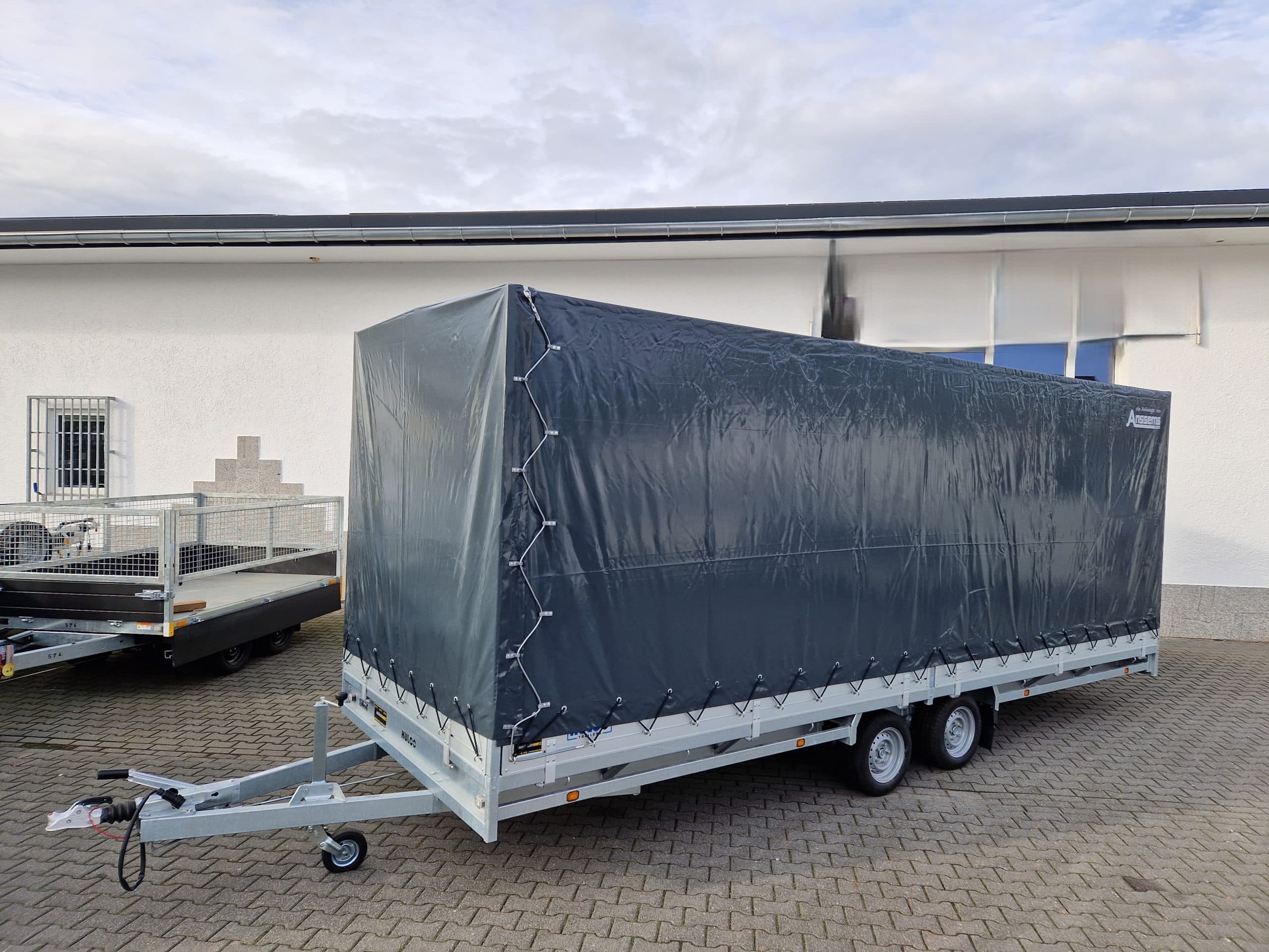 MEDAX – 2 3000 611x203x210cm Hochplane 12″ niedrig Fahrwerk 3000kg