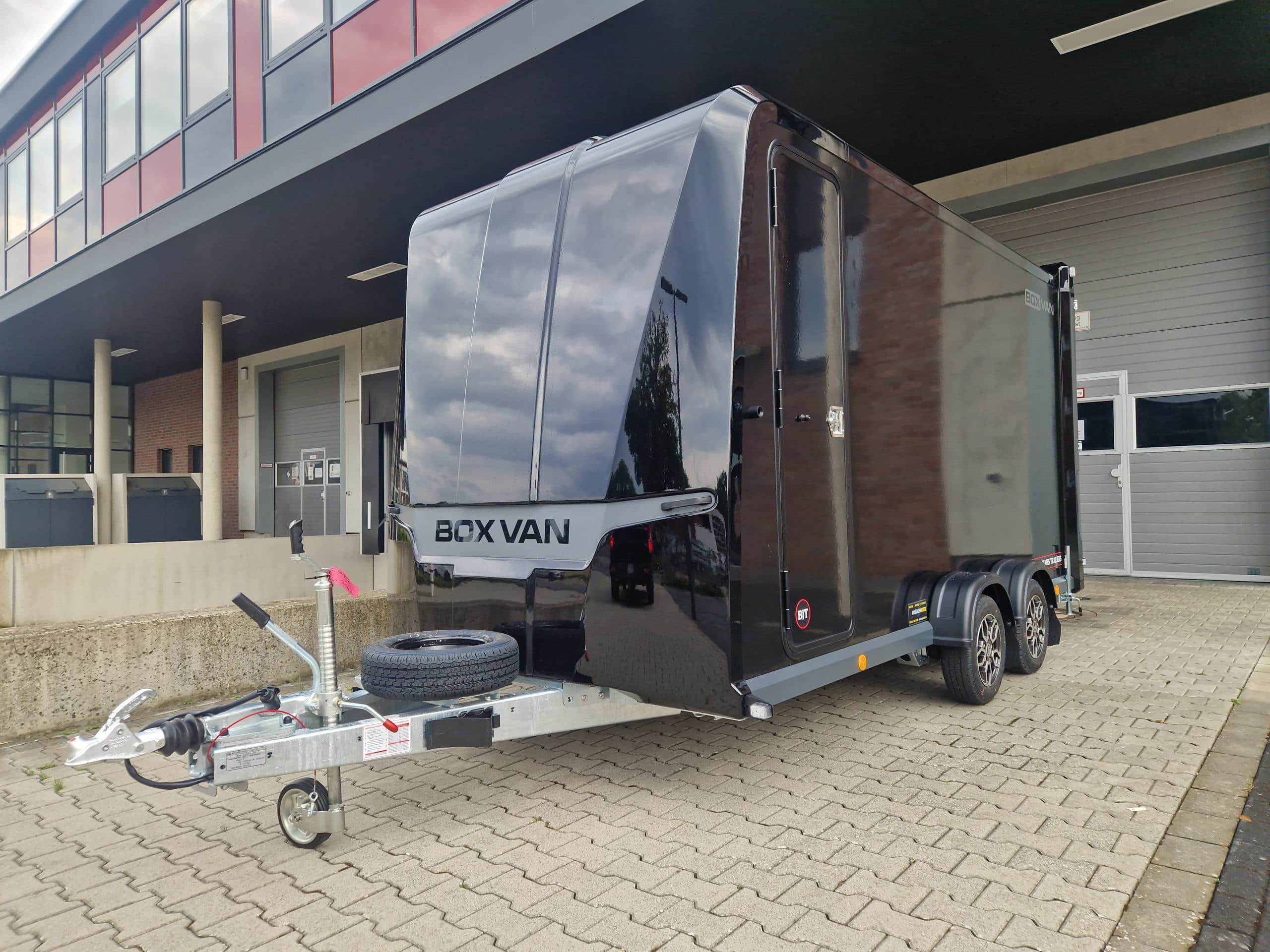 BOX VAN 600-4018-27-2-12-B 400x180x200cm Seitentüren Zurrsystem GFK aero