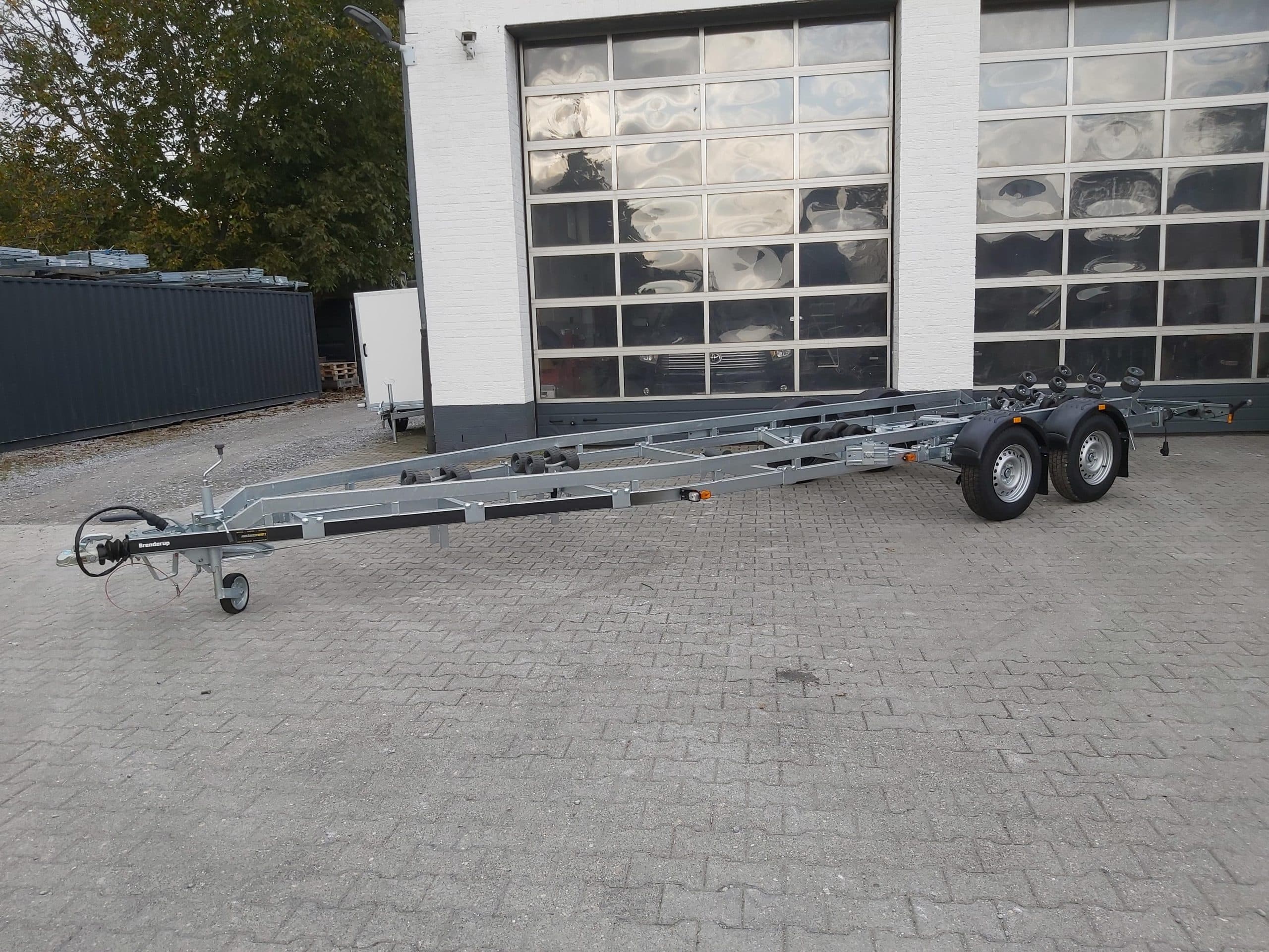 Brenderup Bootstrailer 26300TB SR X-Line bis 7,8 26 Fuß Superrollen Windenstand 3000kg Abverkauf