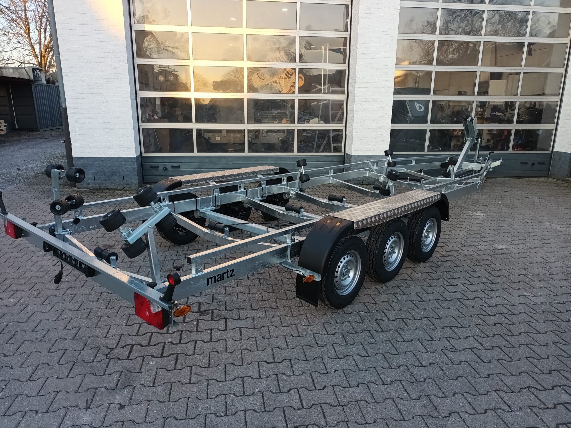 Martz Bootstrailer Yacht 3500/3 Gurtwinde Rollen Tridem 3500kg