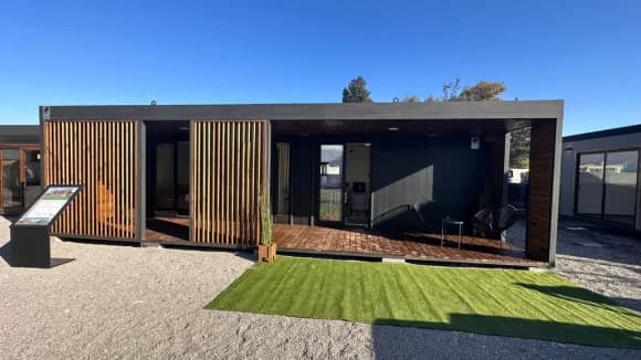Schönes Surf-Box-Modul von 30 m² – 2 Schlafzimmer, 1 voll ausgestattetes Bad, modern und funktional, sofort beziehbar