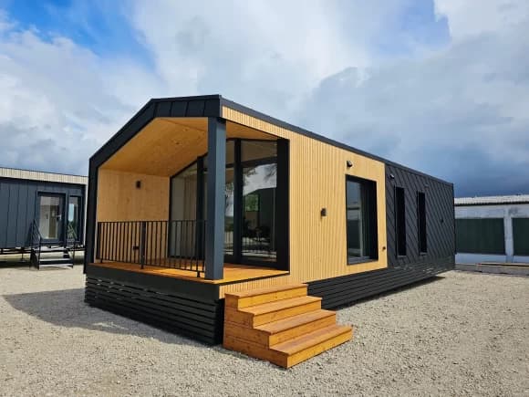 Mobilheim JB Piedra Negra XL – 57,2 m², 3 Zimmer, 1 Bad, integrierte Terrasse mit Beleuchtung, sofort lieferbar